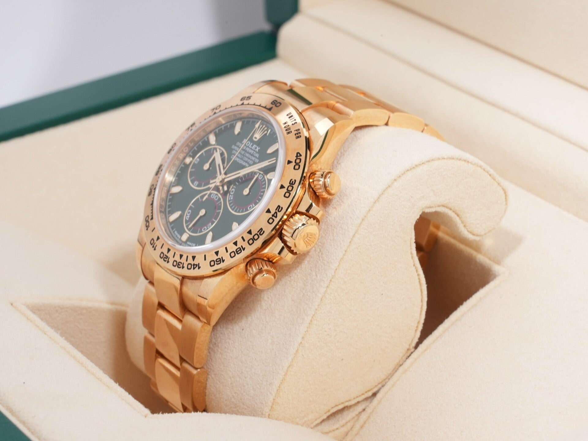Rolex Daytona Ref. 116508 Yellow Gold Green Dial Pre-owned  qto6478z