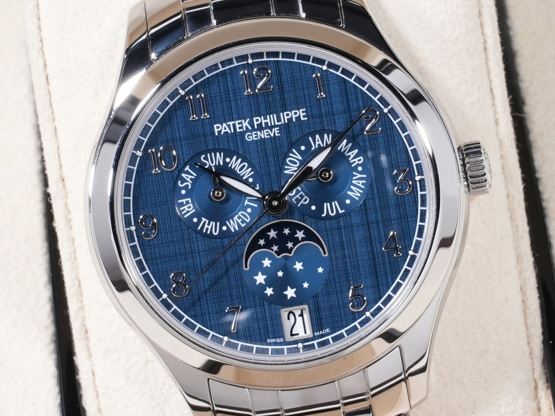 Patek Philippe Annual Calendar Moon Phase Ref. 4947/1A-001 Stainless Steel Blue Dial Pre-owned (Used)  yh62wi9t