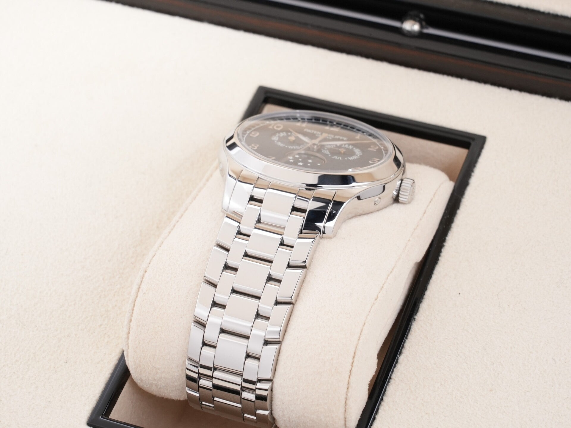 Patek Philippe Annual Calendar Moon Phase Ref. 4947/1A-001 Stainless Steel Blue Dial Pre-owned (Used)  yh62wi9t