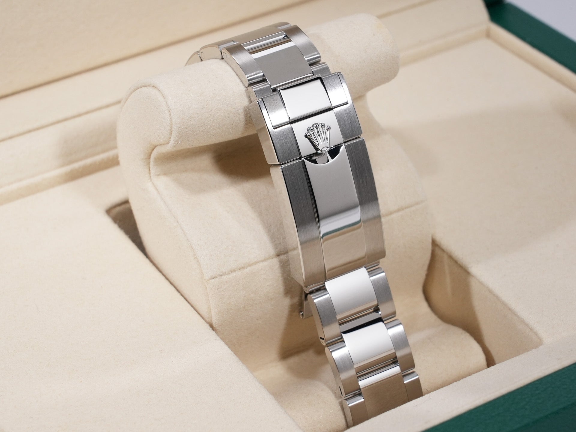 Rolex GMT-Master II Ref. 126710GRNR Stainless Steel Black Dial Oyster Bracelet Unused rf839jyy