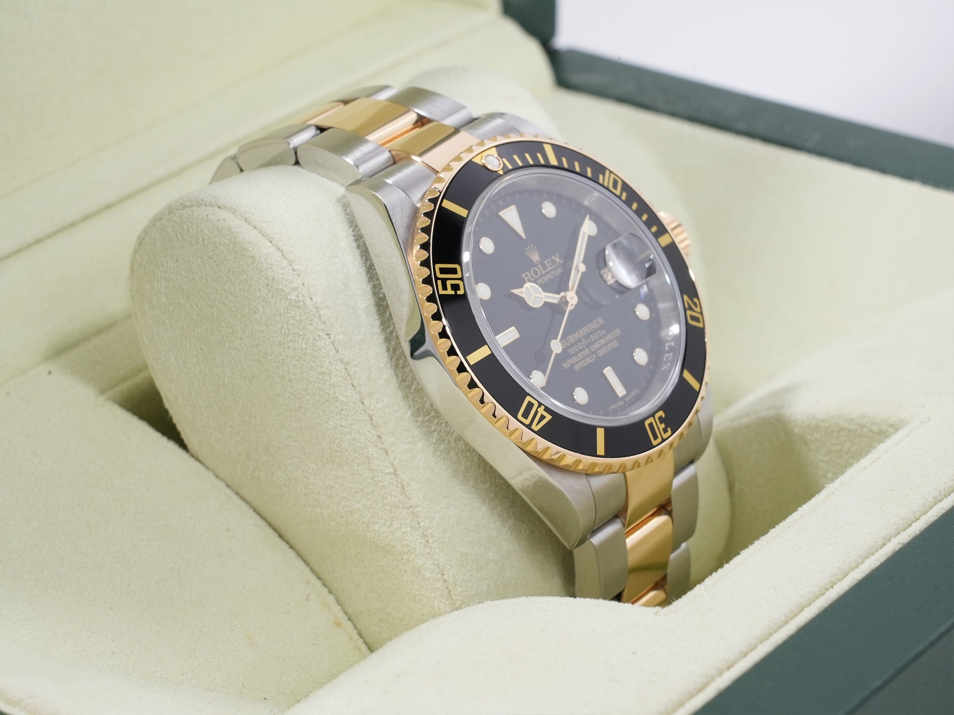Rolex Submariner Date Ref. 16613LN Stainless Steel/Yellow Gold Black Dial Pre-owned  (nn8btavx appears to be an internal reference number and not part of the product description)