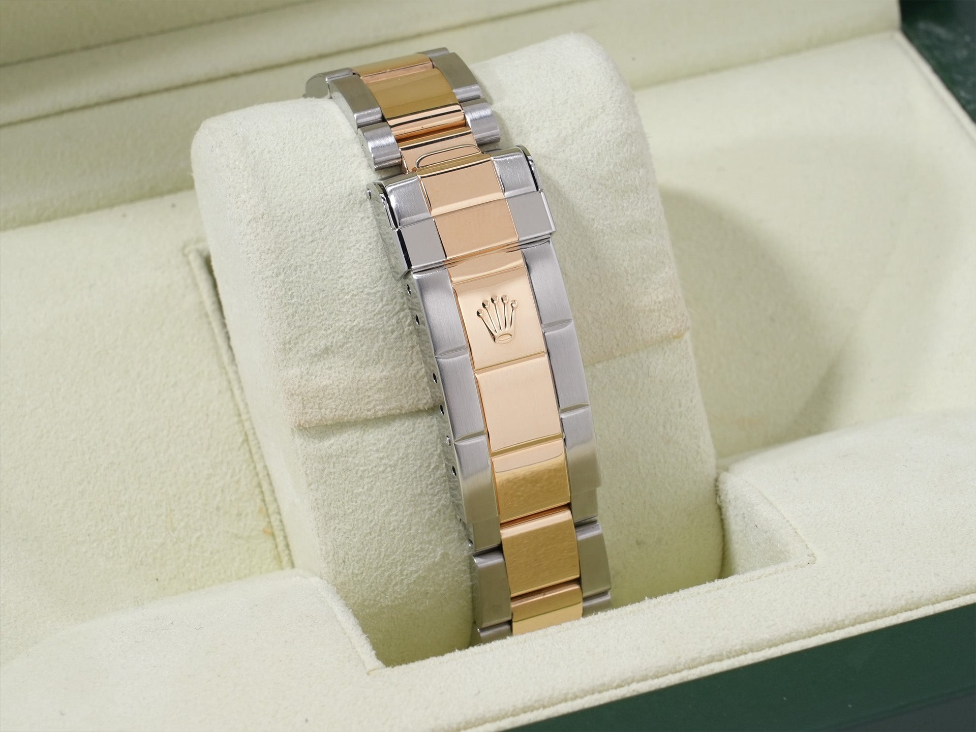 Rolex Submariner Date Ref. 16613LN Stainless Steel/Yellow Gold Black Dial Pre-owned  (nn8btavx appears to be an internal reference number and not part of the product description)