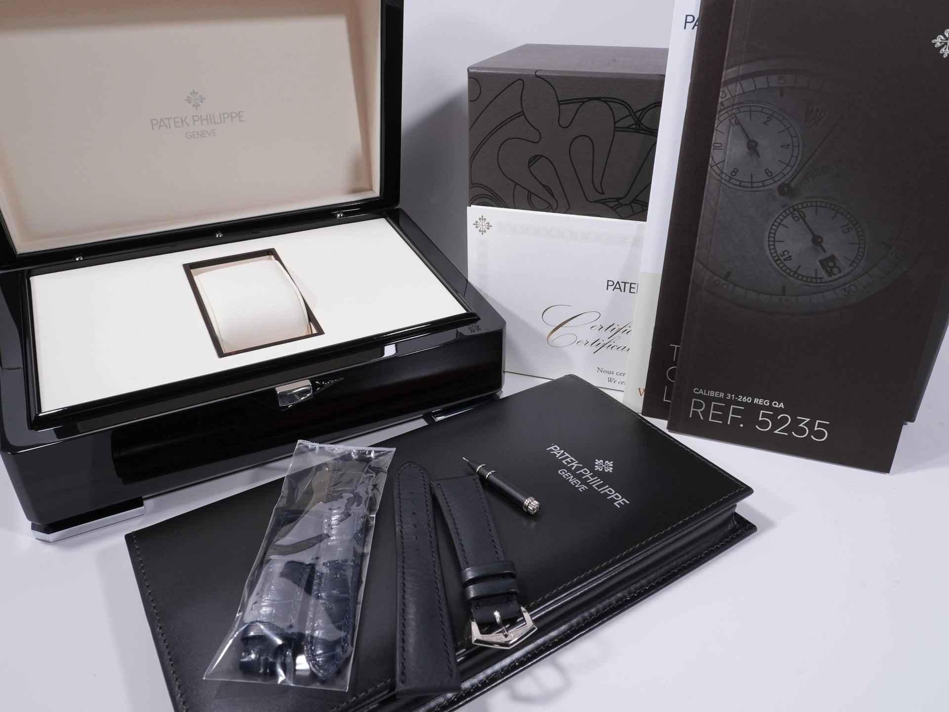 パテックフィリップ アニュアルカレンダー レギュレーター Ref.5235G-001 ホワイトゴールド シルバー文字盤 中古 qp9ftapq