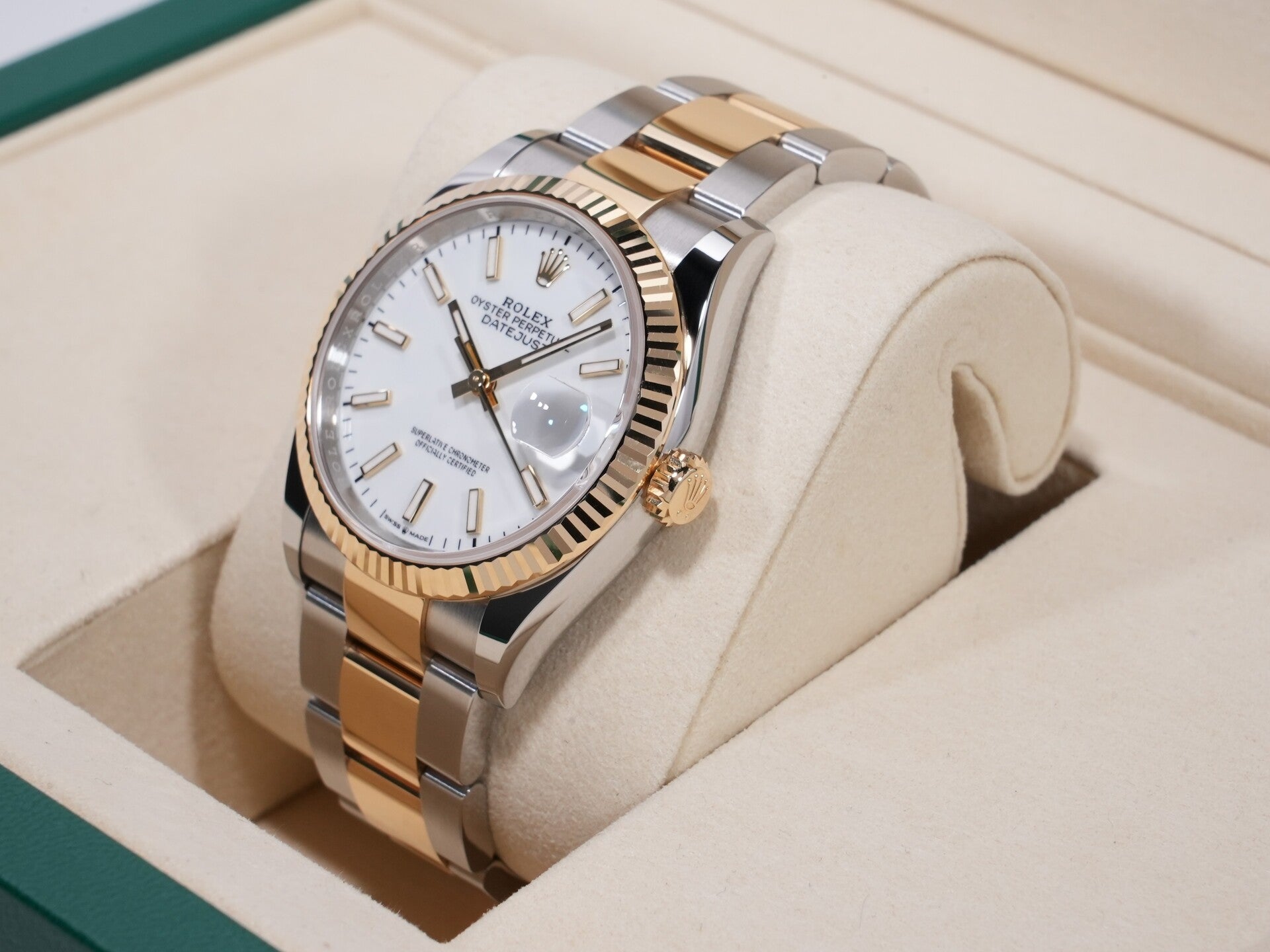 Rolex Datejust 36 Ref. 126233 Stainless Steel/Yellow Gold White Dial Oyster Bracelet, Excellent Condition f65hrtbr