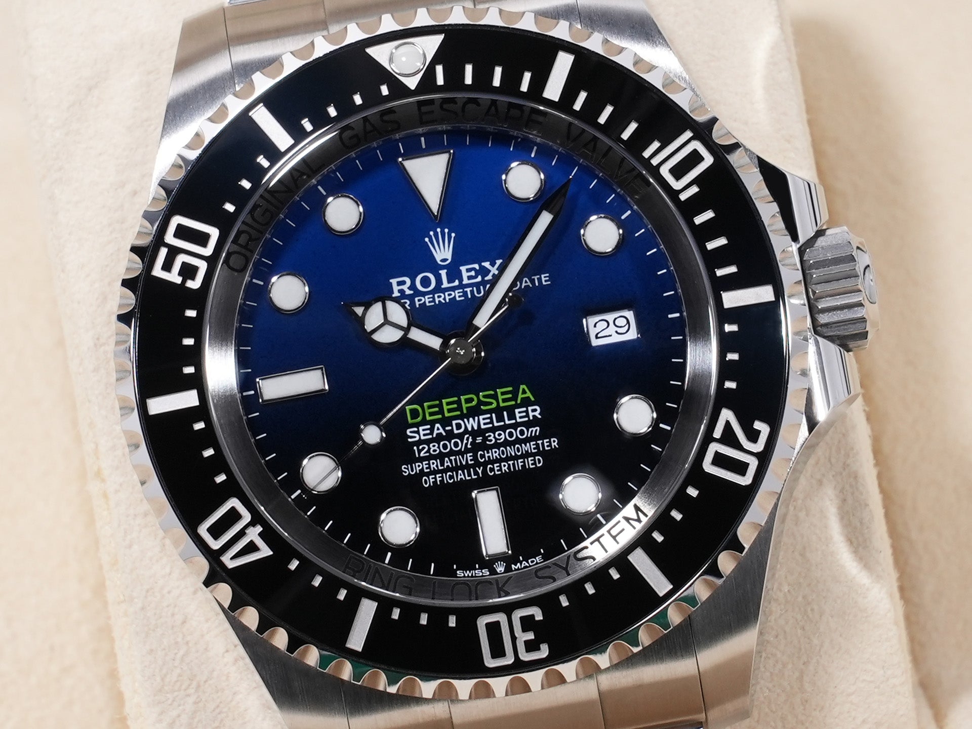 ロレックス シードゥエラー ディープシー Ref.126660 ステンレススチール D-BLUE文字盤 美中古 8jsg6crf