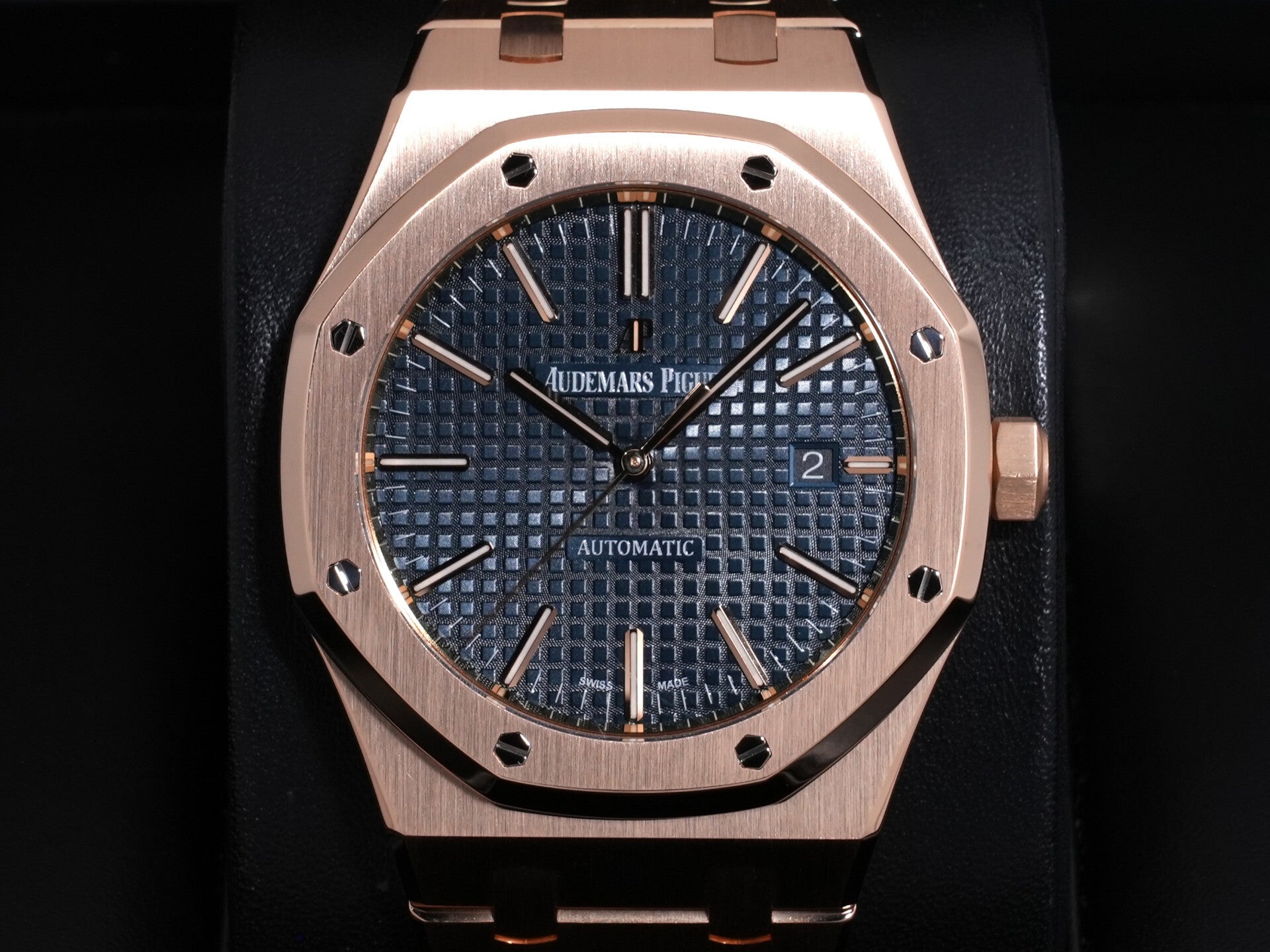 Audemars Piguet Royal Oak Ref. 15400OR.OO.1220OR.03 Pink Gold Blue Dial, Excellent Condition qrztwahm