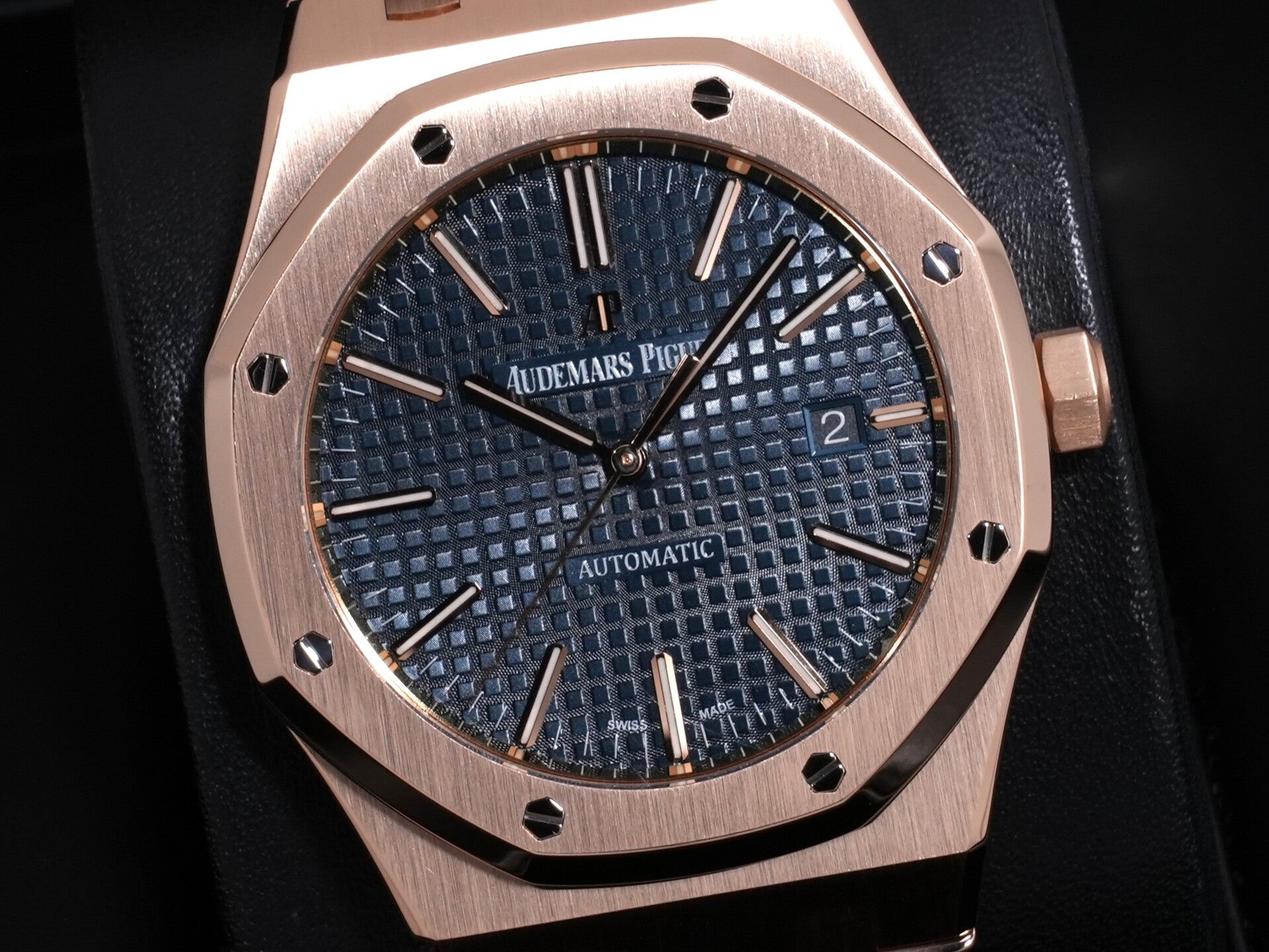 Audemars Piguet Royal Oak Ref. 15400OR.OO.1220OR.03 Pink Gold Blue Dial, Excellent Condition qrztwahm