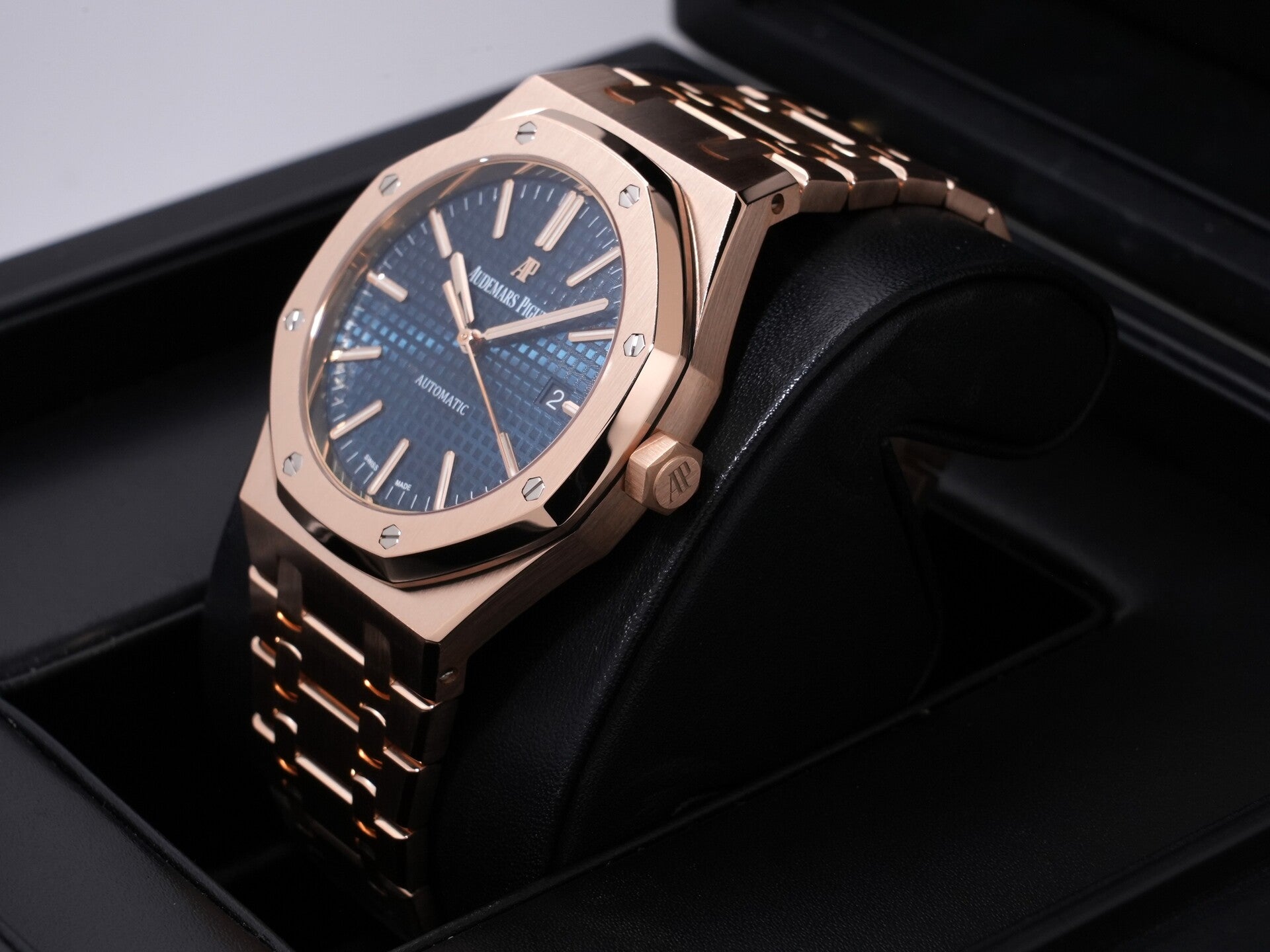 Audemars Piguet Royal Oak Ref. 15400OR.OO.1220OR.03 Pink Gold Blue Dial, Excellent Condition qrztwahm