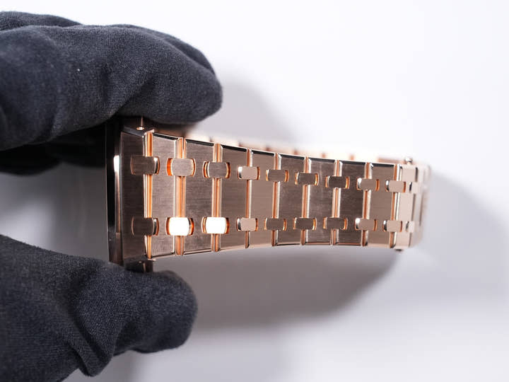 Audemars Piguet Royal Oak Ref. 15400OR.OO.1220OR.03 Pink Gold Blue Dial, Excellent Condition qrztwahm