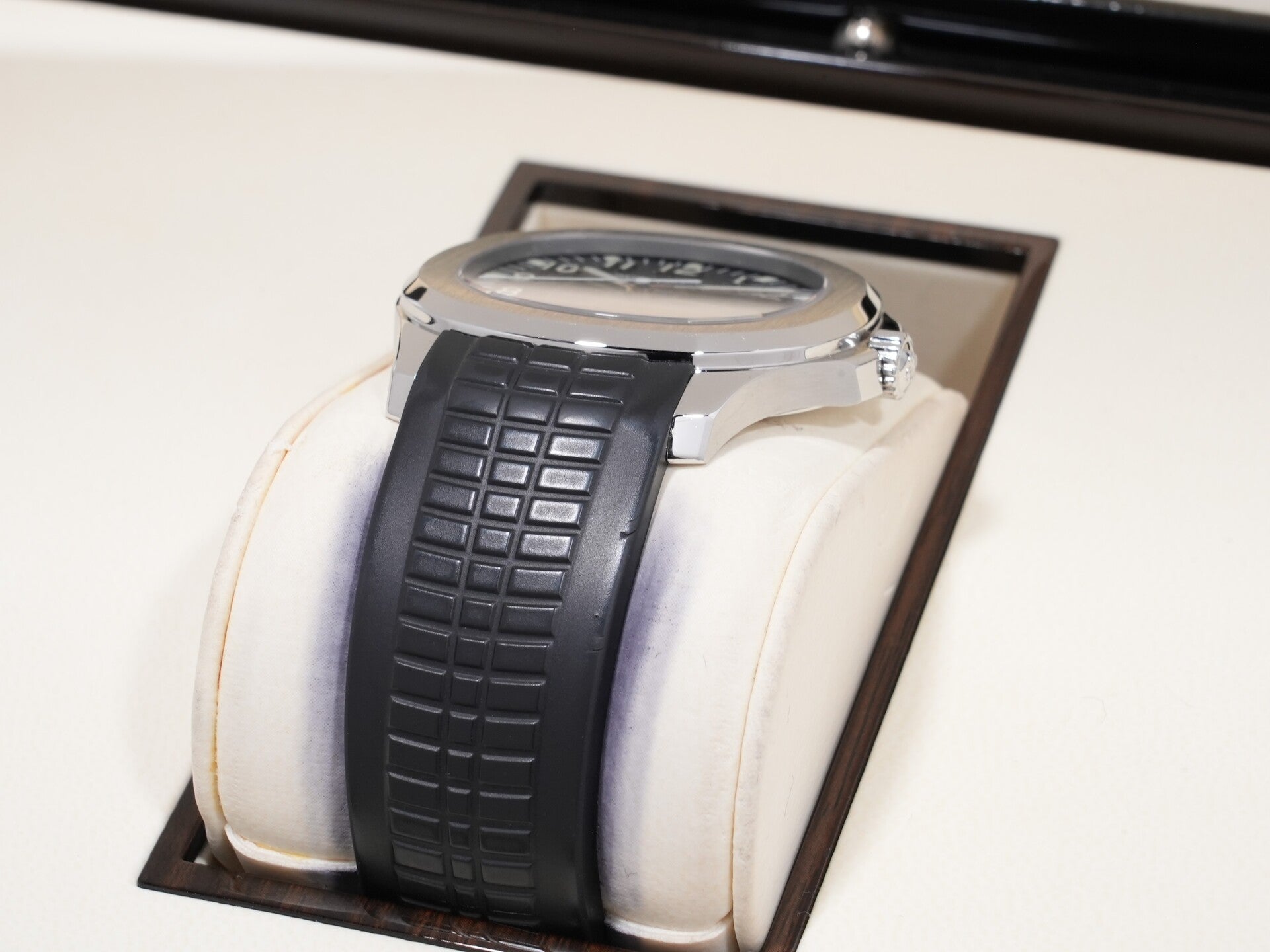 パテックフィリップ アクアノート Ref.5167A-001 ステンレススチール ブラック文字盤 中古 ds2ctf6e