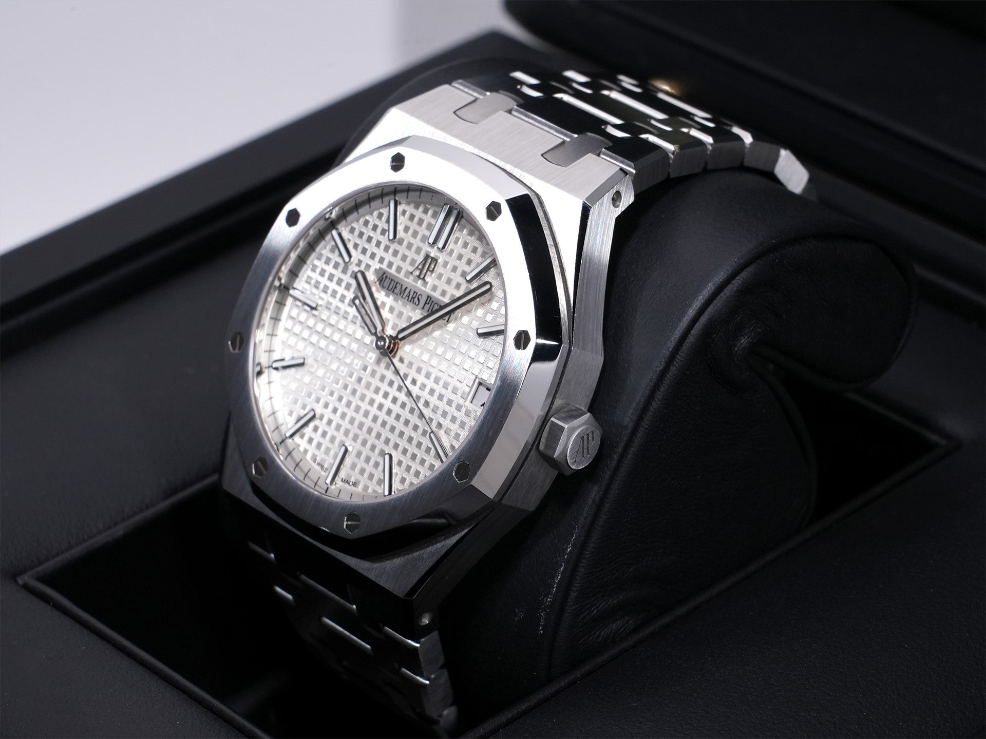 Audemars Piguet Royal Oak Ref. 15500ST.OO.1220ST.04 Stainless Steel Silver Dial Pre-owned (Excellent Condition) z2a2zx3i