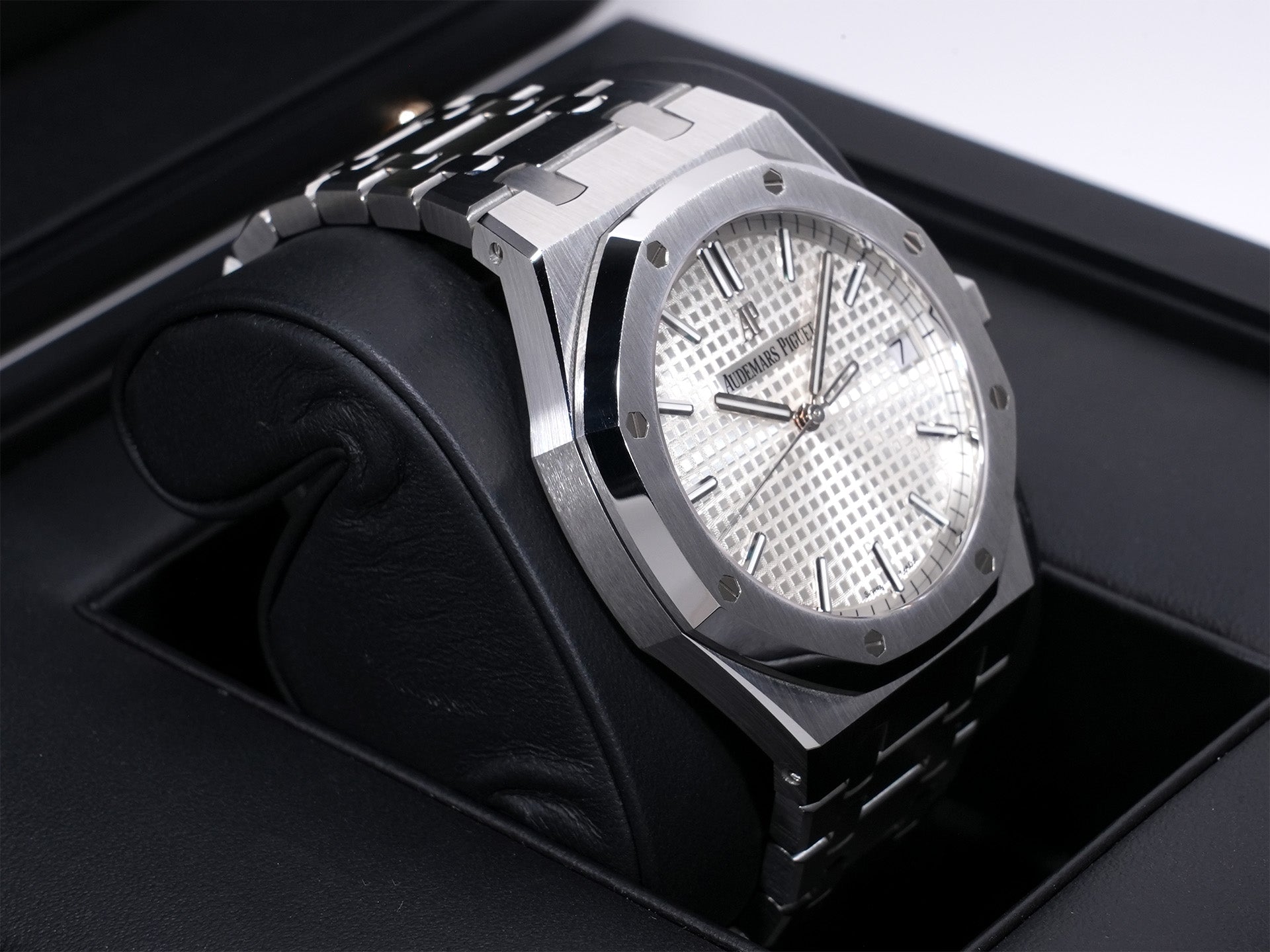 Audemars Piguet Royal Oak Ref. 15500ST.OO.1220ST.04 Stainless Steel Silver Dial Pre-owned (Excellent Condition) z2a2zx3i