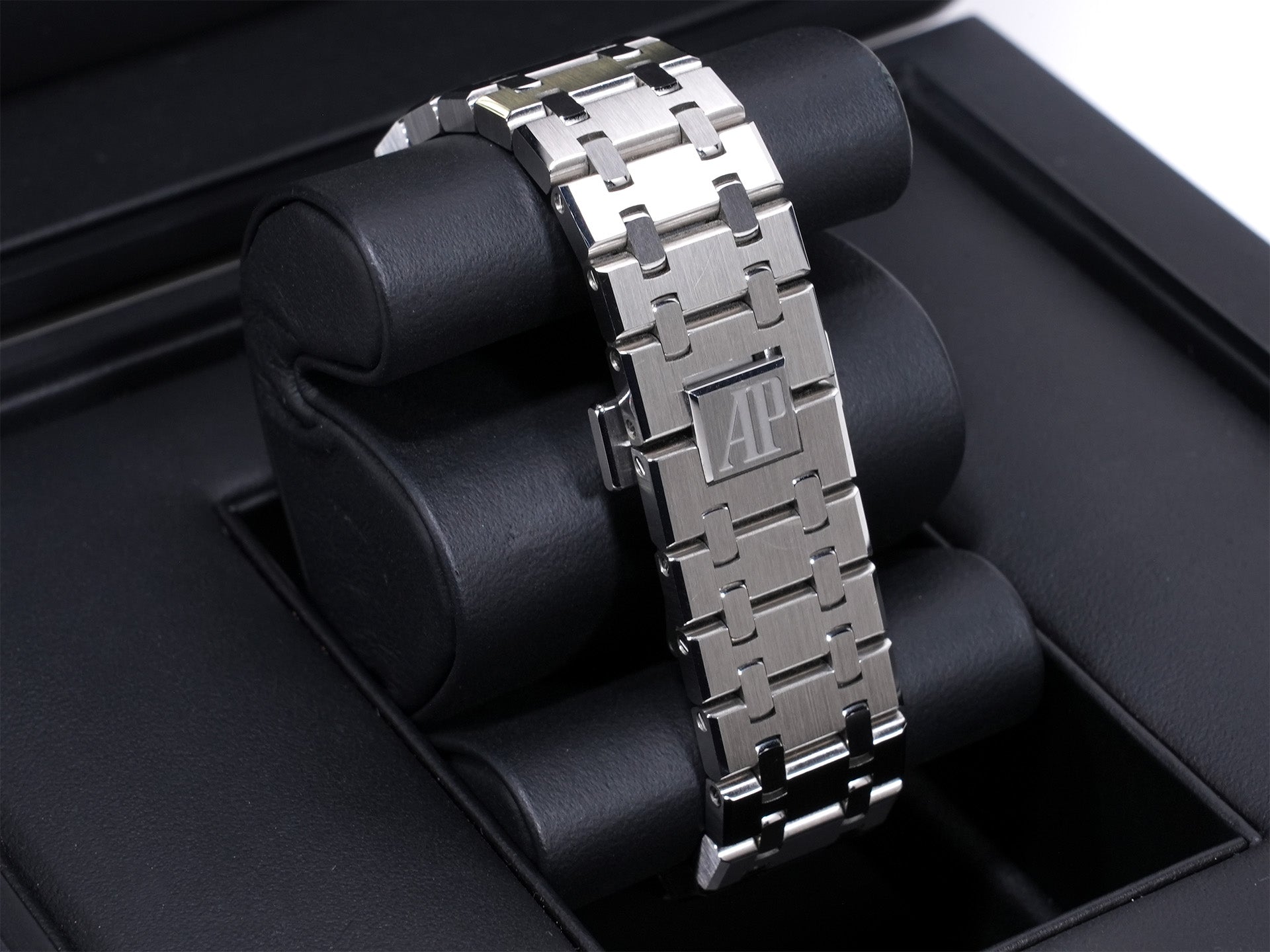 Audemars Piguet Royal Oak Ref. 15500ST.OO.1220ST.04 Stainless Steel Silver Dial Pre-owned (Excellent Condition) z2a2zx3i