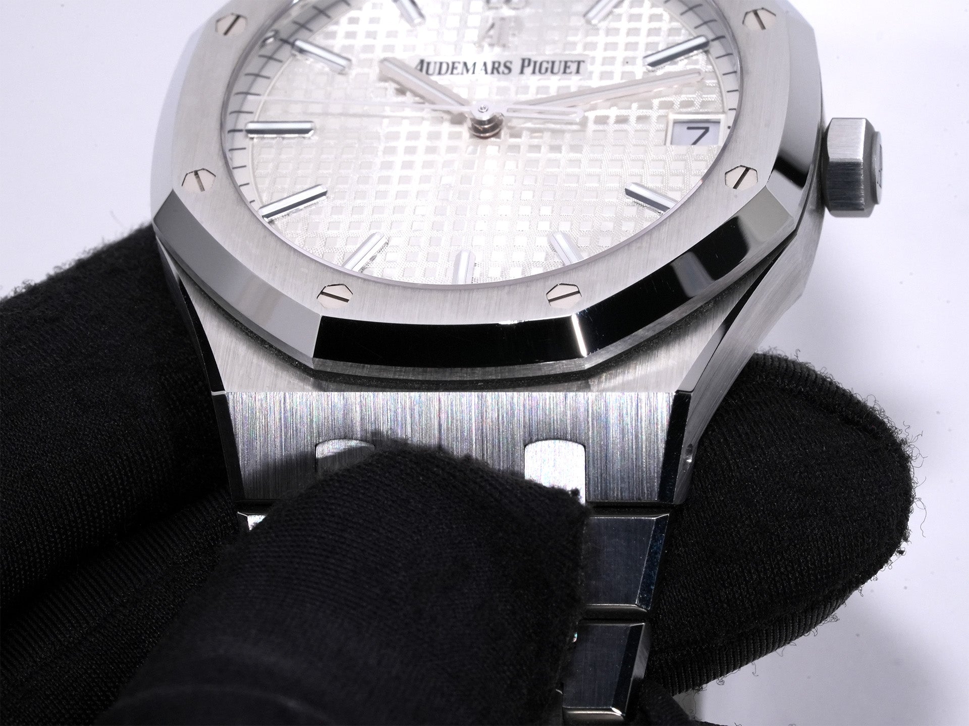 Audemars Piguet Royal Oak Ref. 15500ST.OO.1220ST.04 Stainless Steel Silver Dial Pre-owned (Excellent Condition) z2a2zx3i