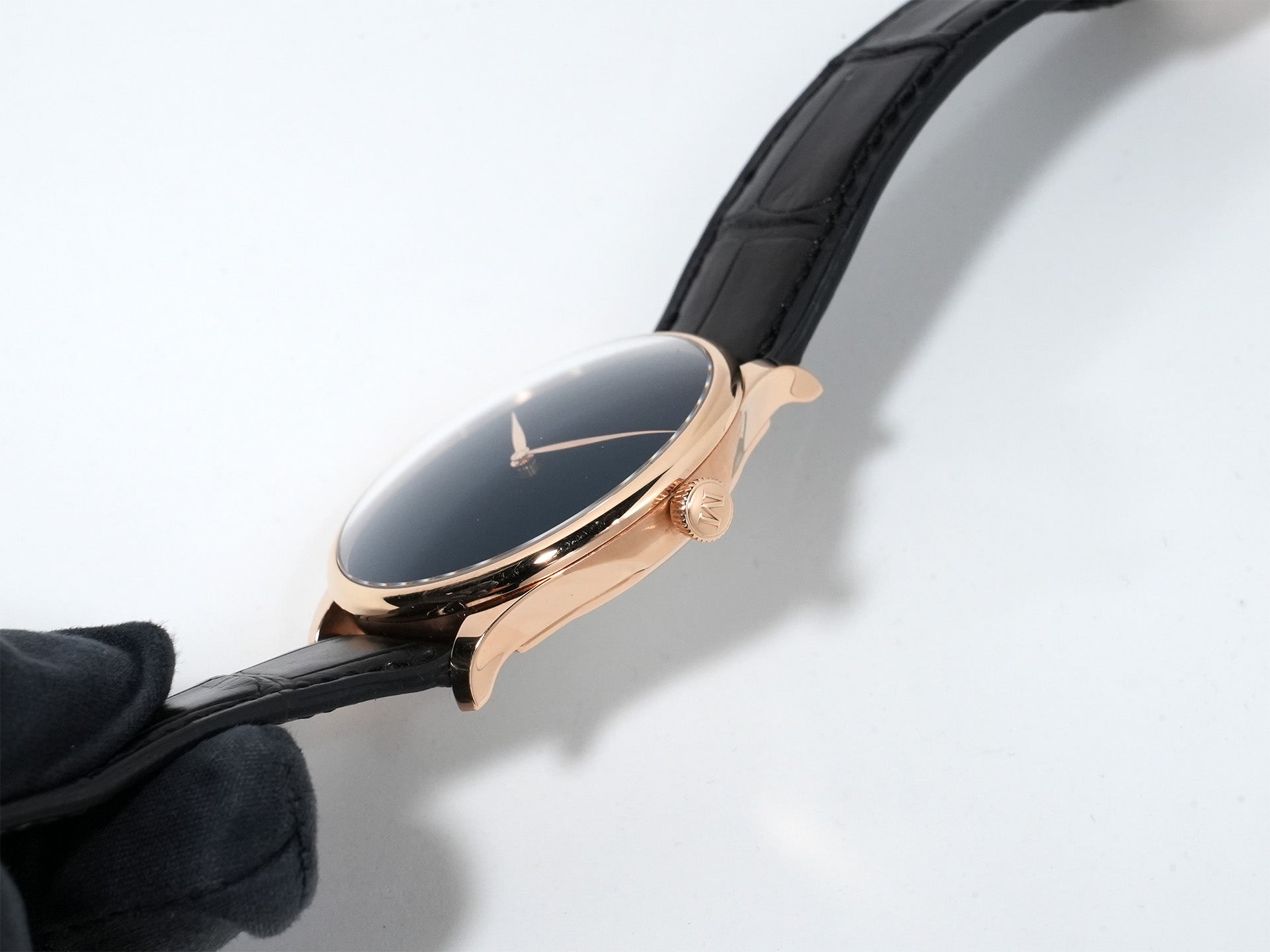 H.モーザー ベンチャー Ref.2327-0410 レッドゴールド ベンタブラック文字盤 美中古 4vwnjnut