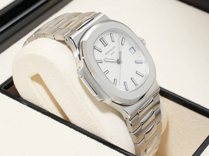 パテックフィリップ ノーチラス Ref.5711/1A-011 ステンレススチール ホワイト文字盤 美品 pnpxpiku