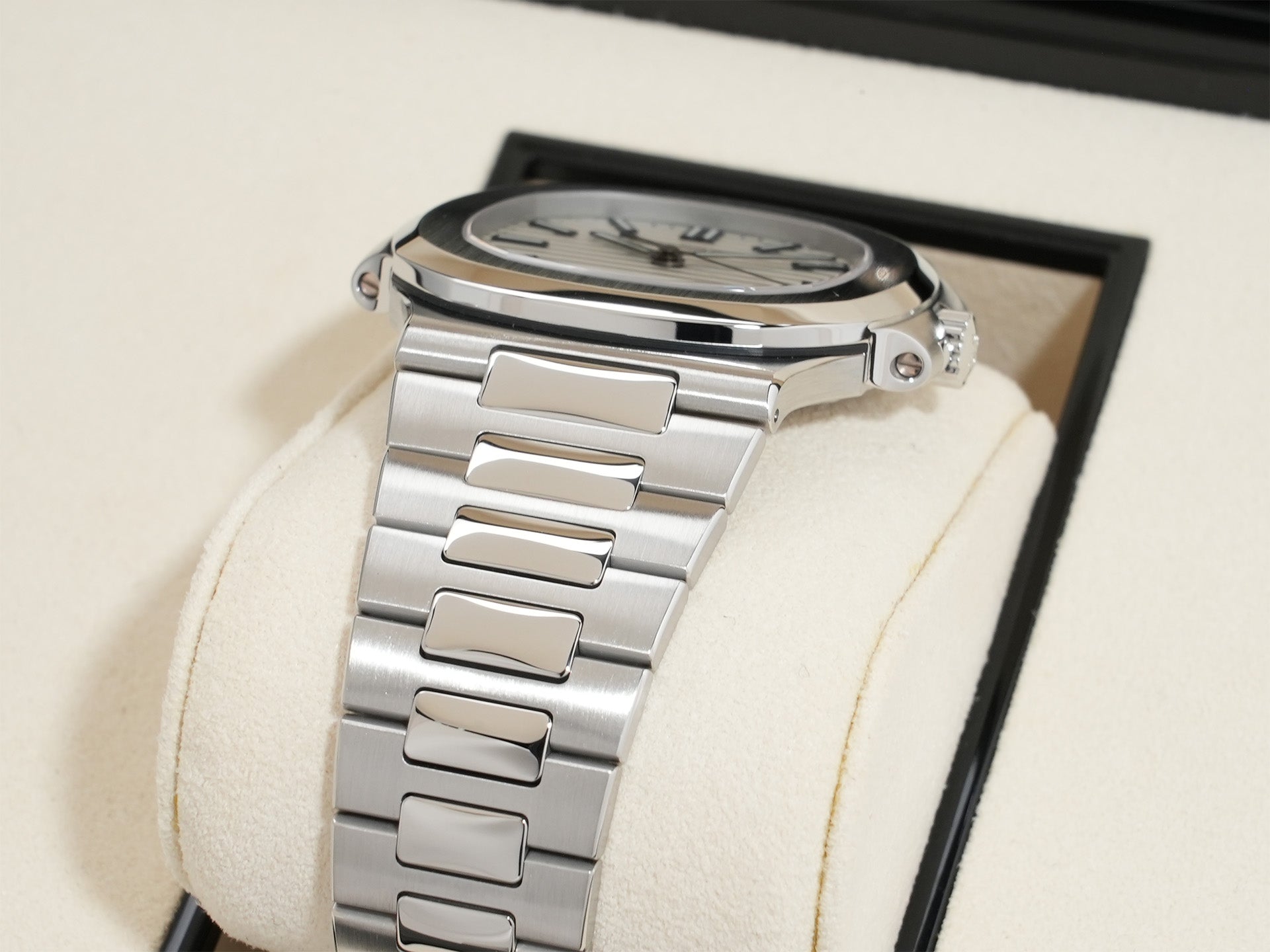 パテックフィリップ ノーチラス Ref.5711/1A-011 ステンレススチール ホワイト文字盤 美品 pnpxpiku