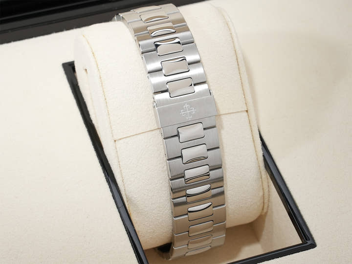 パテックフィリップ ノーチラス Ref.5711/1A-011 ステンレススチール ホワイト文字盤 美品 pnpxpiku