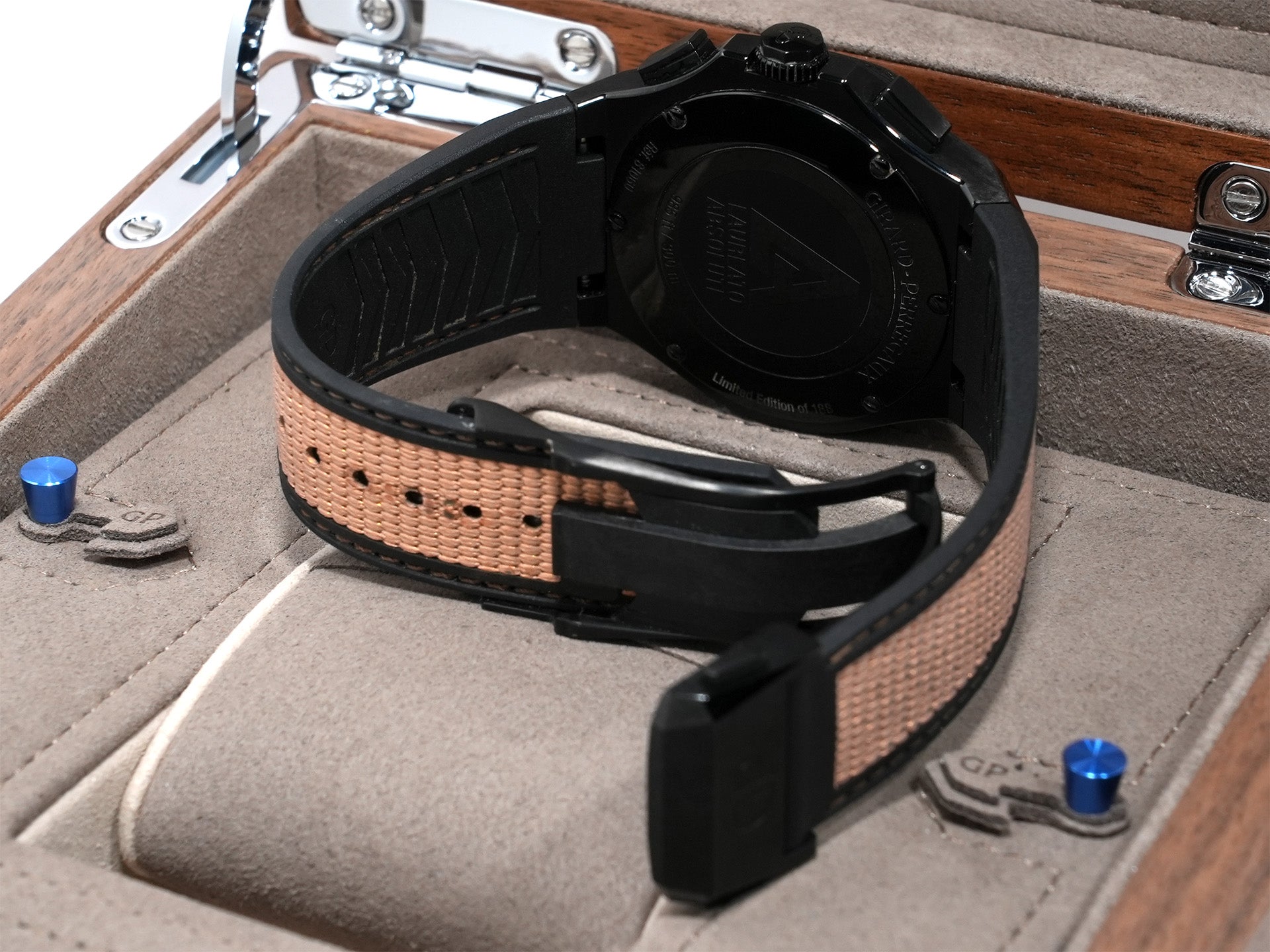 ジラールペルゴ ロレアート アブソルート クロノグラフ ゴールドフィーバー Ref.81060-21-492-FH3A チタニウム ブラック文字盤 中古 t5u73mxz
