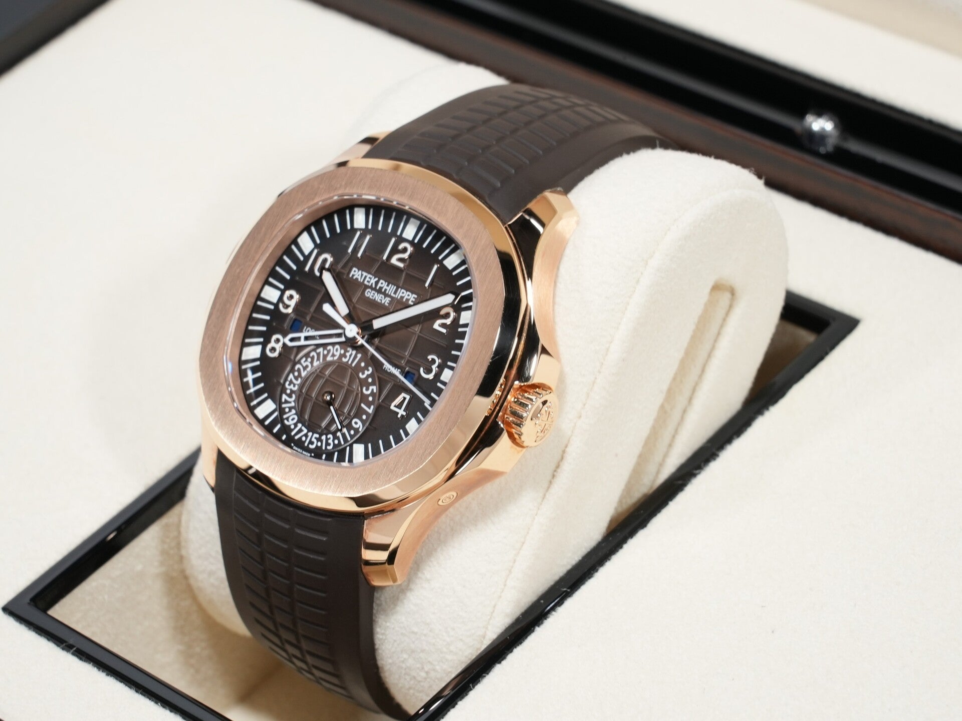 Patek Philippe Aquanaut Ref. 5164R-001 Rose Gold Brown Embossed Dial, Excellent Condition 6rifj45e