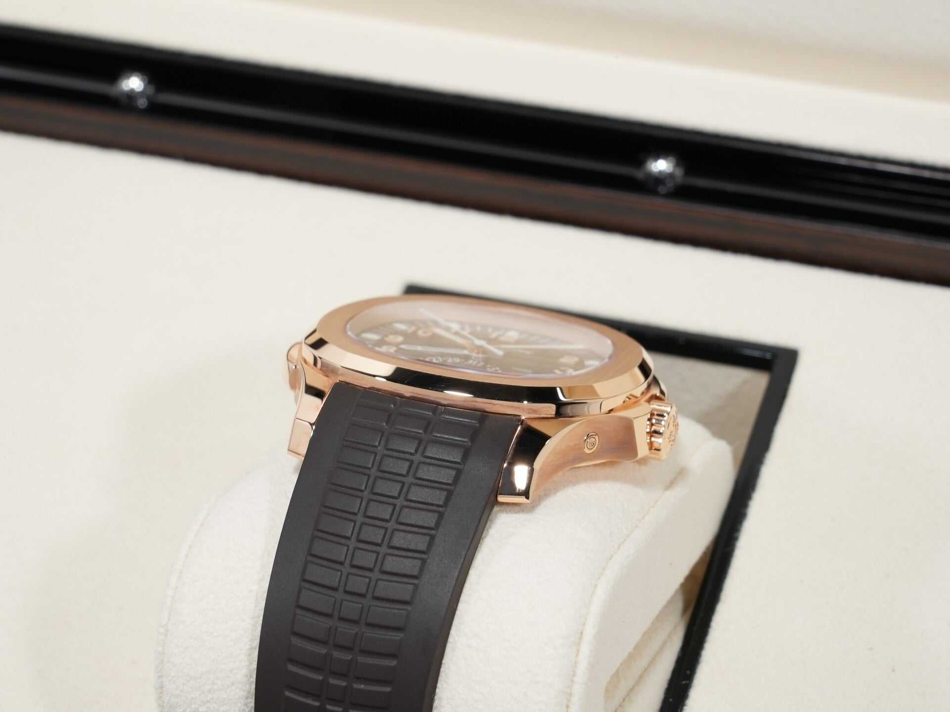 Patek Philippe Aquanaut Ref. 5164R-001 Rose Gold Brown Embossed Dial, Excellent Condition 6rifj45e