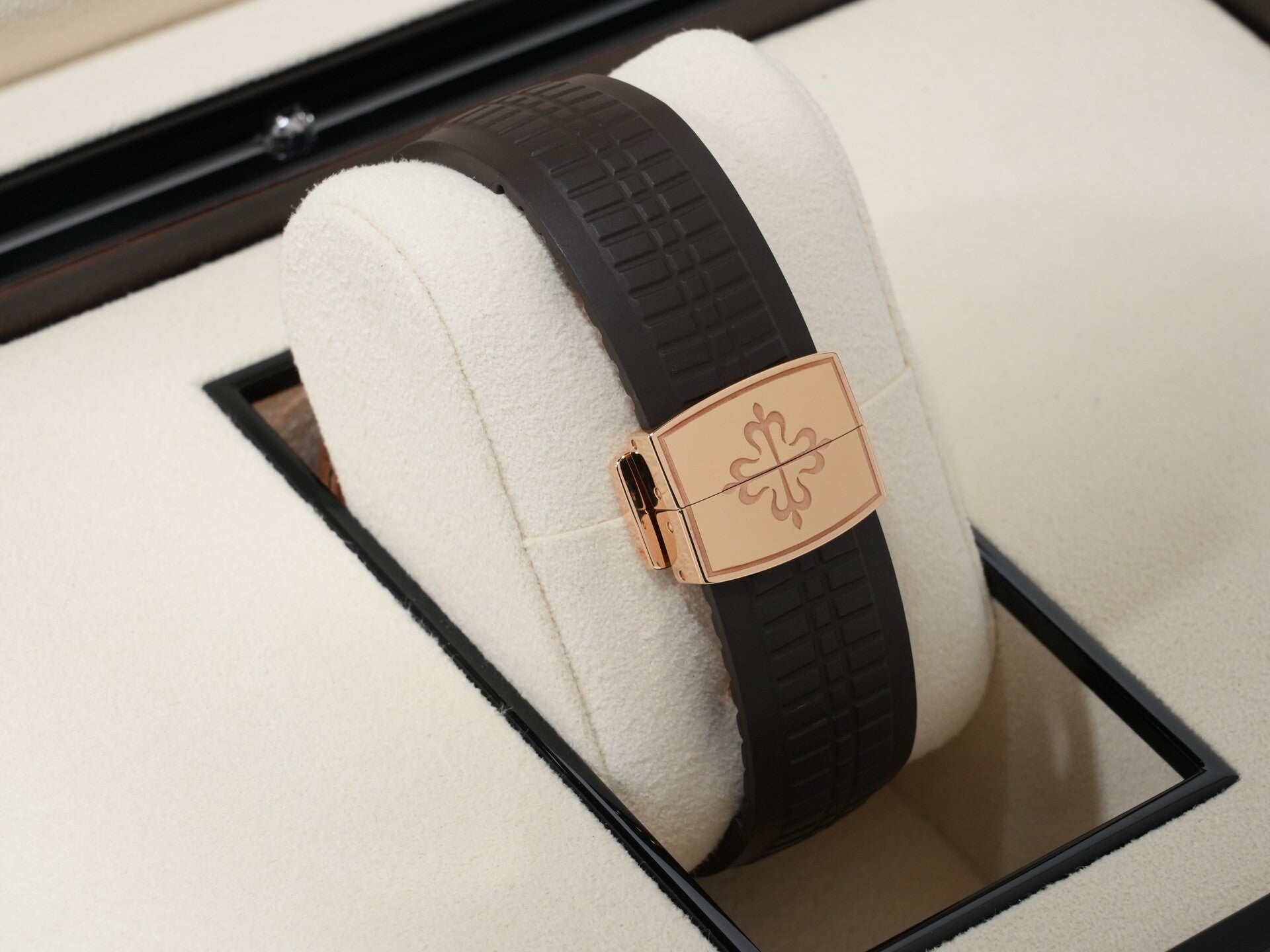 Patek Philippe Aquanaut Ref. 5164R-001 Rose Gold Brown Embossed Dial, Excellent Condition 6rifj45e