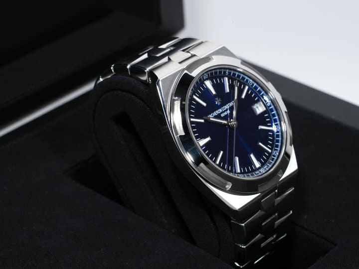 ヴァシュロンコンスタンタン オーヴァーシーズ Ref.4500V/110A-B128 ステンレススチール ブルー文字盤 中古 nvvjekeh