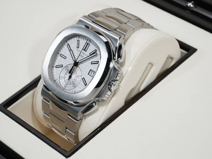 パテックフィリップ ノーチラス クロノグラフ Ref.5980/1A-019 ステンレススチール ホワイト文字盤 中古 ki9d3e4w
