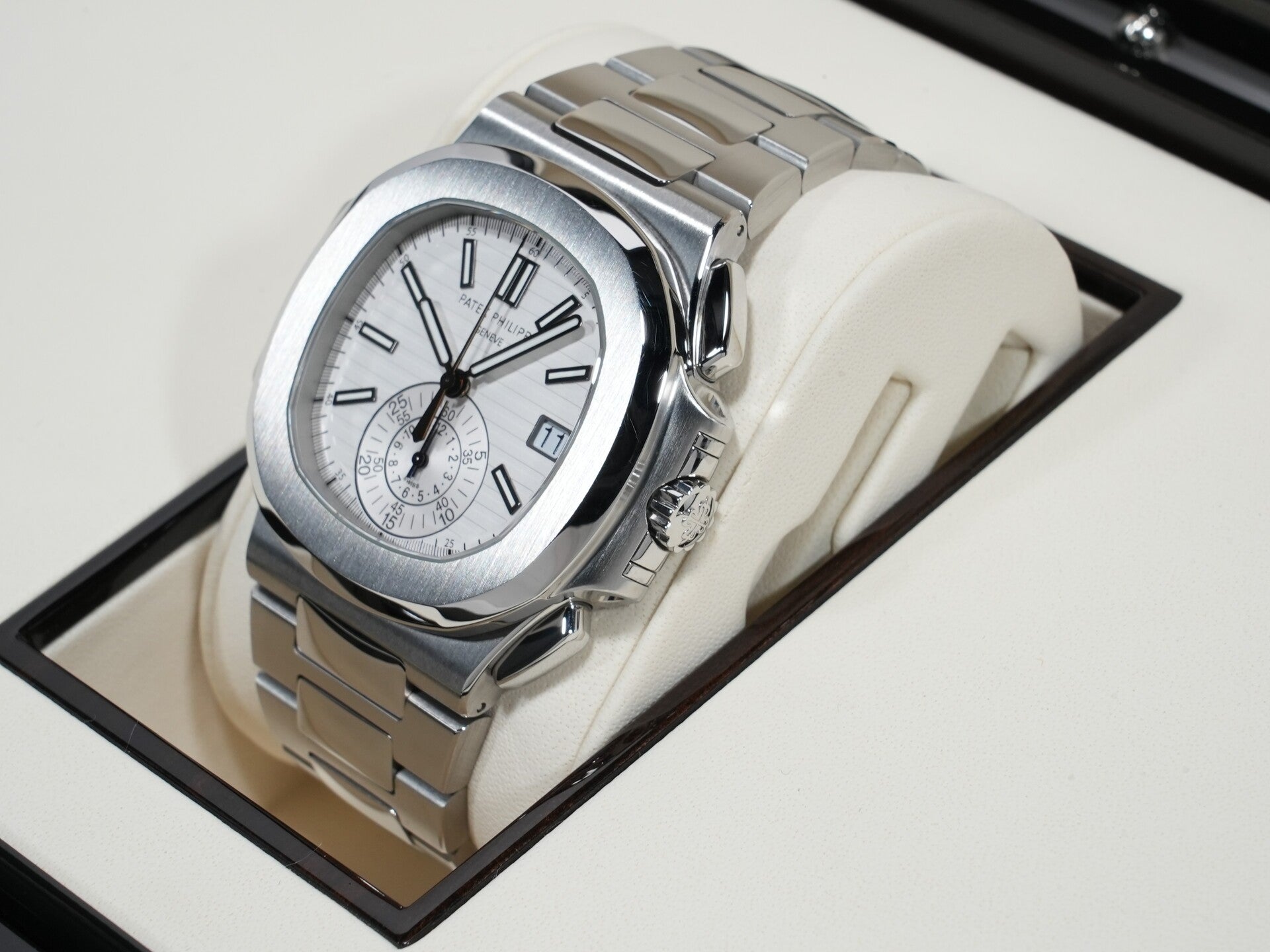 パテックフィリップ ノーチラス クロノグラフ Ref.5980/1A-019 ステンレススチール ホワイト文字盤 中古 ki9d3e4w