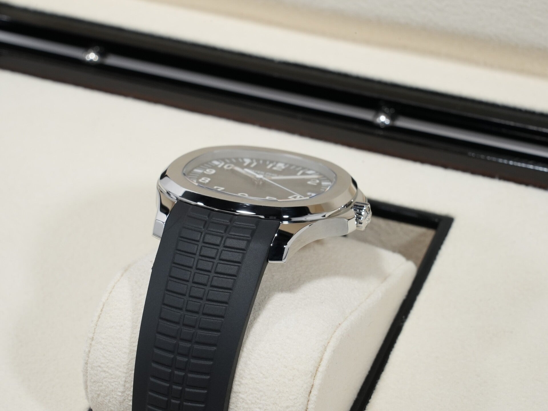 パテックフィリップ アクアノート Ref.5167A-001 ステンレススチール ブラック文字盤 中古 qnt5pf73