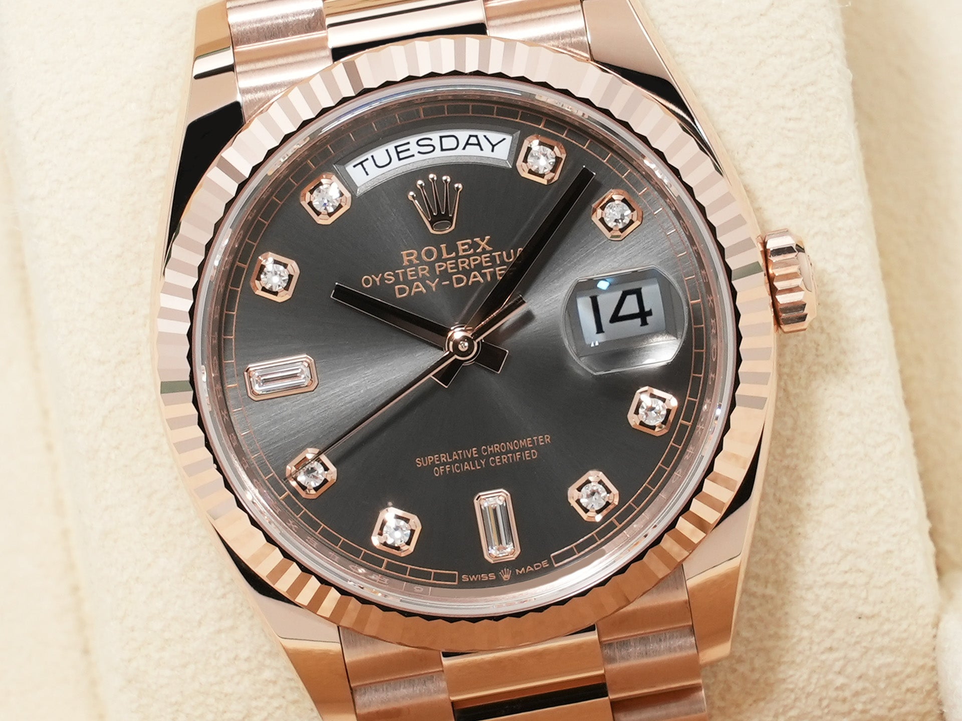 Rolex Day-Date 36 Ref. 128235 Everose Gold Slate Dial with 10 Diamond Hour Markers, Pre-owned, Excellent Condition.  (66kk6ak3 appears to be an internal reference number and is not translated)