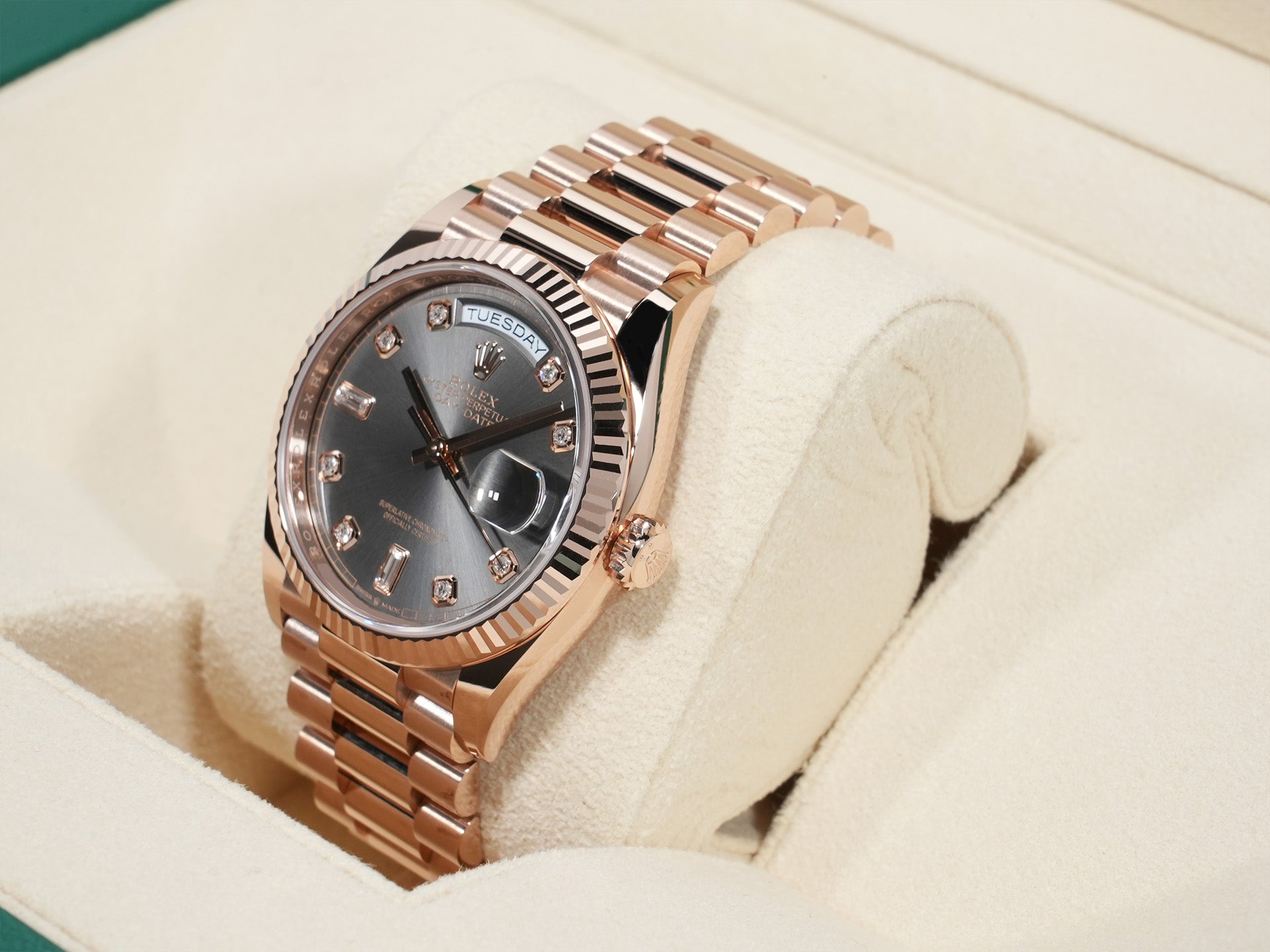 Rolex Day-Date 36 Ref. 128235 Everose Gold Slate Dial with 10 Diamond Hour Markers, Pre-owned, Excellent Condition.  (66kk6ak3 appears to be an internal reference number and is not translated)