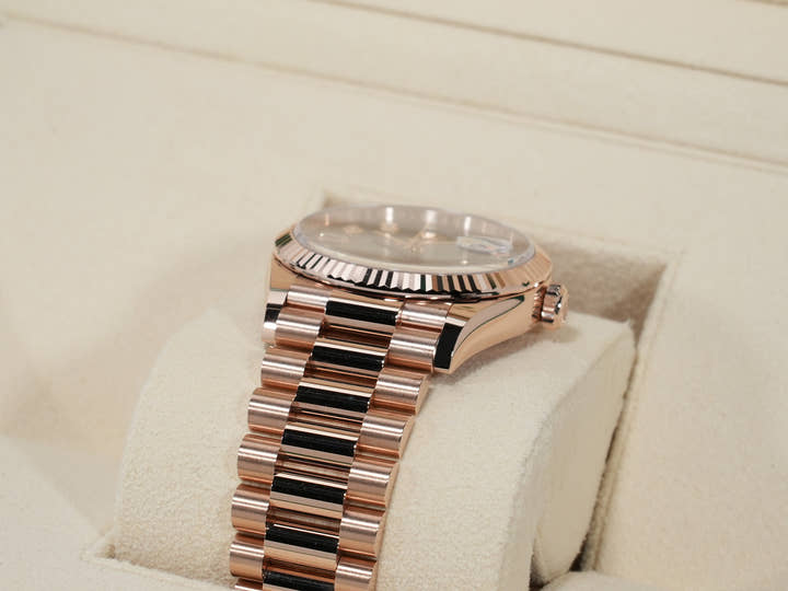 Rolex Day-Date 36 Ref. 128235 Everose Gold Slate Dial with 10 Diamond Hour Markers, Pre-owned, Excellent Condition.  (66kk6ak3 appears to be an internal reference number and is not translated)
