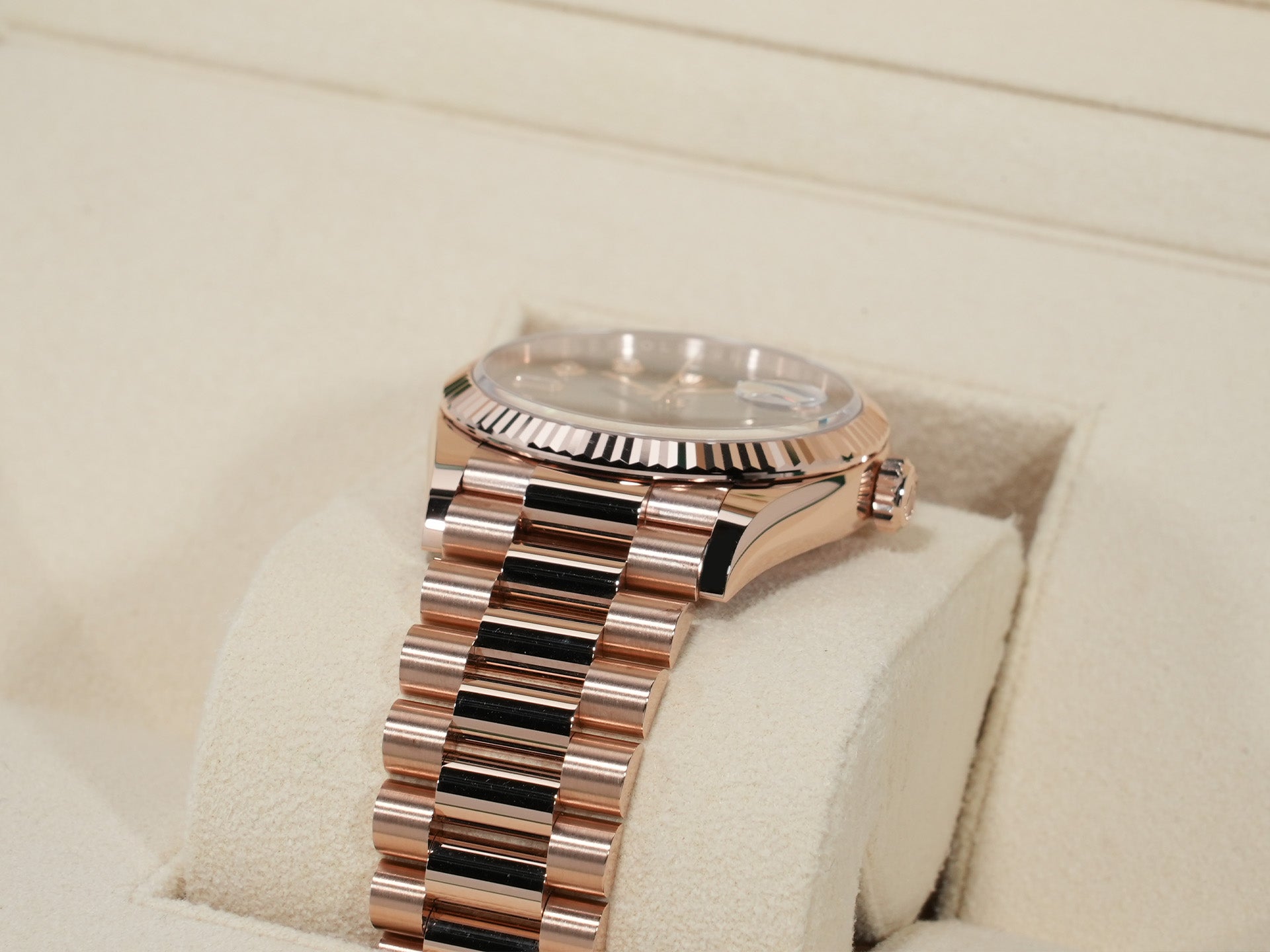 Rolex Day-Date 36 Ref. 128235 Everose Gold Slate Dial with 10 Diamond Hour Markers, Pre-owned, Excellent Condition.  (66kk6ak3 appears to be an internal reference number and is not translated)