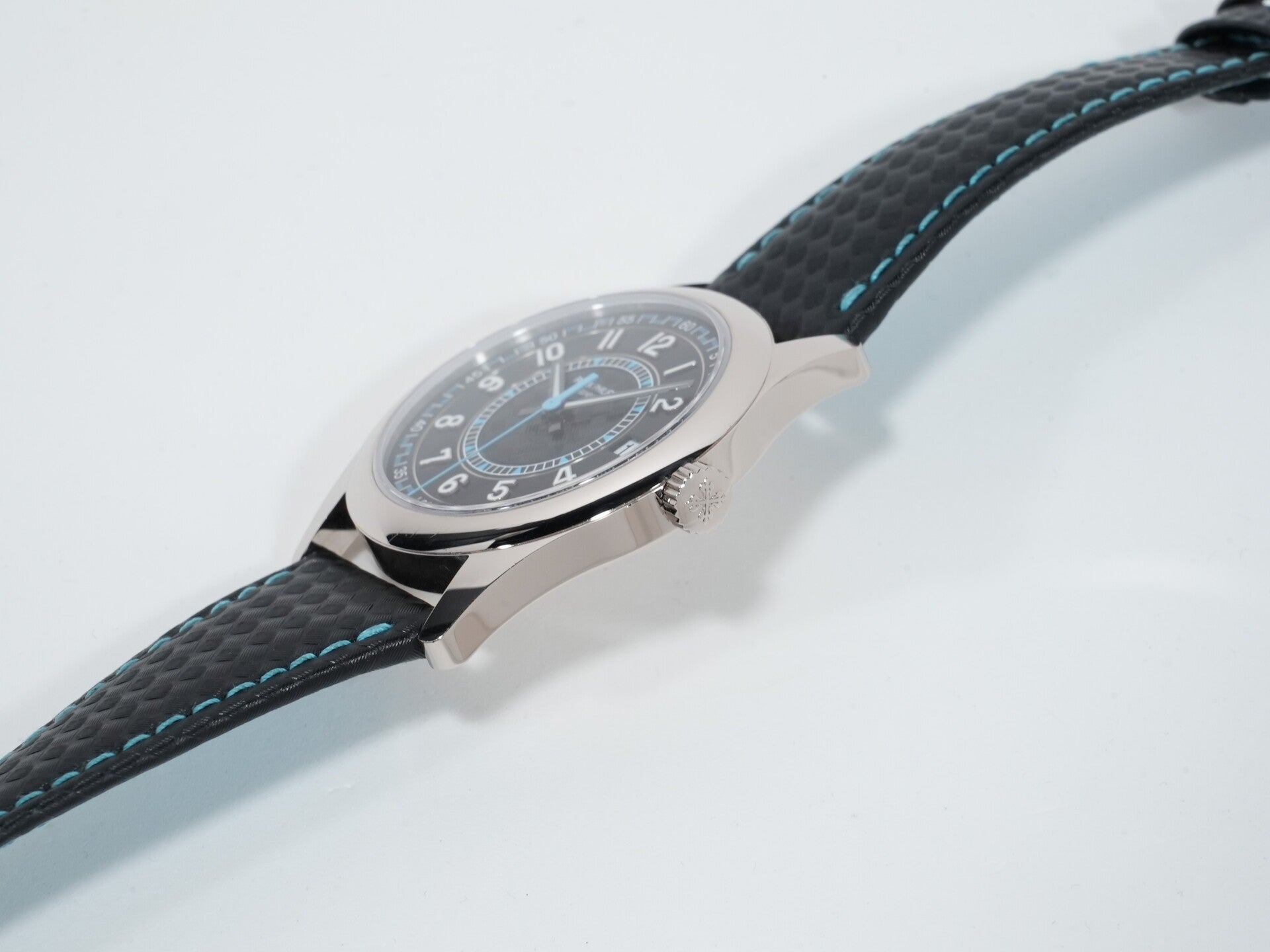 Patek Philippe Calatrava Ref. 6007G-011 White Gold Ebony Black Dial Pre-owned (uz8ercvr appears to be an internal reference number and not part of the product description)