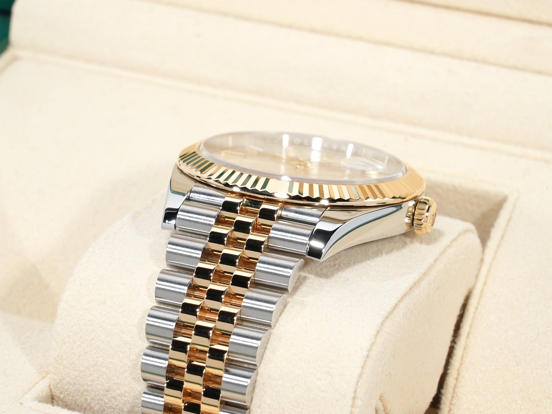 Rolex Datejust 41 Ref. 126333 Stainless Steel/Yellow Gold Silver Dial Jubilee Bracelet, Excellent Condition d62q97ac