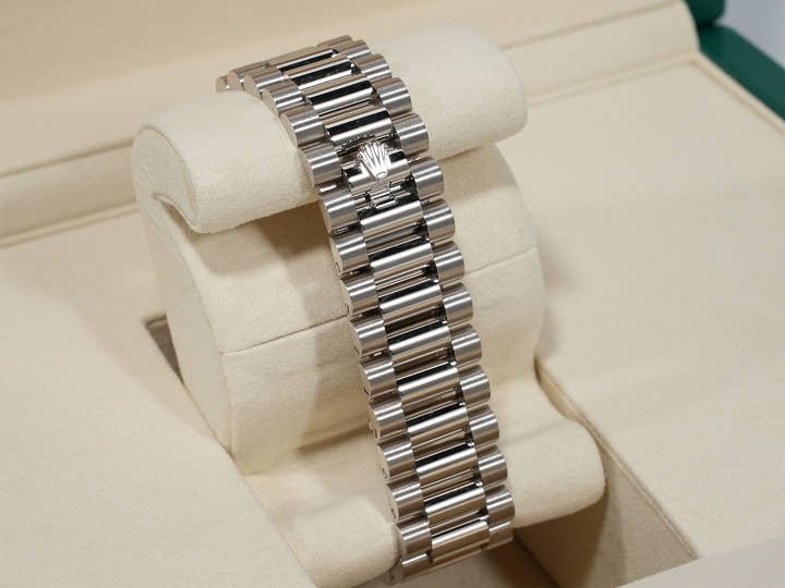 Rolex Day-Date 40 Ref. 228239A White Gold Silver x 10P Diamond Dial Pre-owned (Used)  zizkqen7