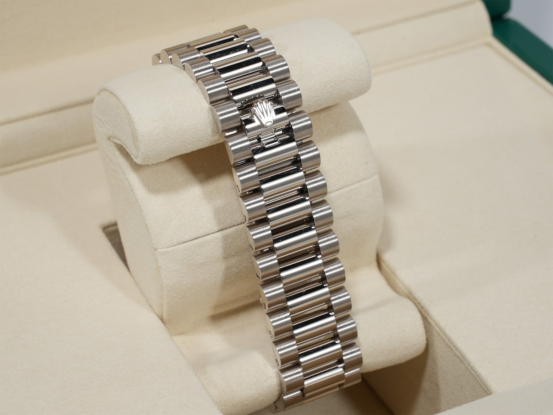 Rolex Day-Date 40 Ref. 228239A White Gold Silver x 10P Diamond Dial Pre-owned (Used)  zizkqen7
