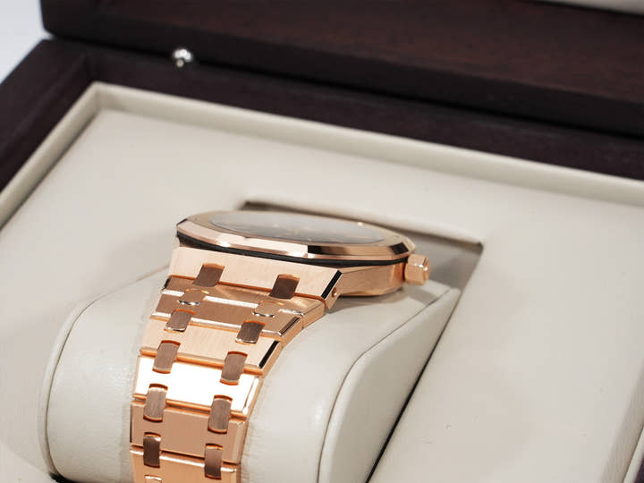 Audemars Piguet Royal Oak Jumbo Extra-Thin Ref. 15202OR.OO.1240OR.01 Pink Gold Blue Dial Pre-owned v656dayu