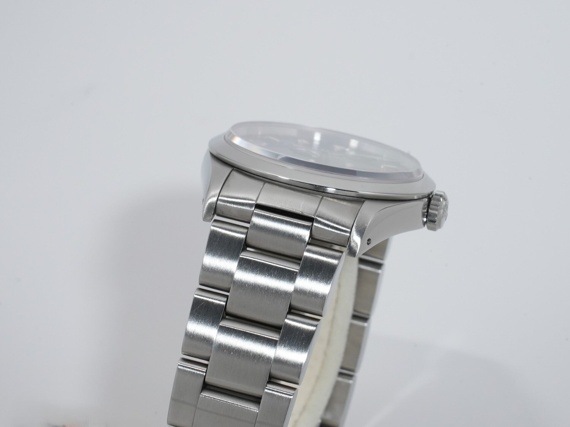 Rolex Explorer I Ref. 14270, stainless steel, black dial, Oyster bracelet, pre-owned.  (9gbiqw9x appears to be an internal reference number and not part of the product description)