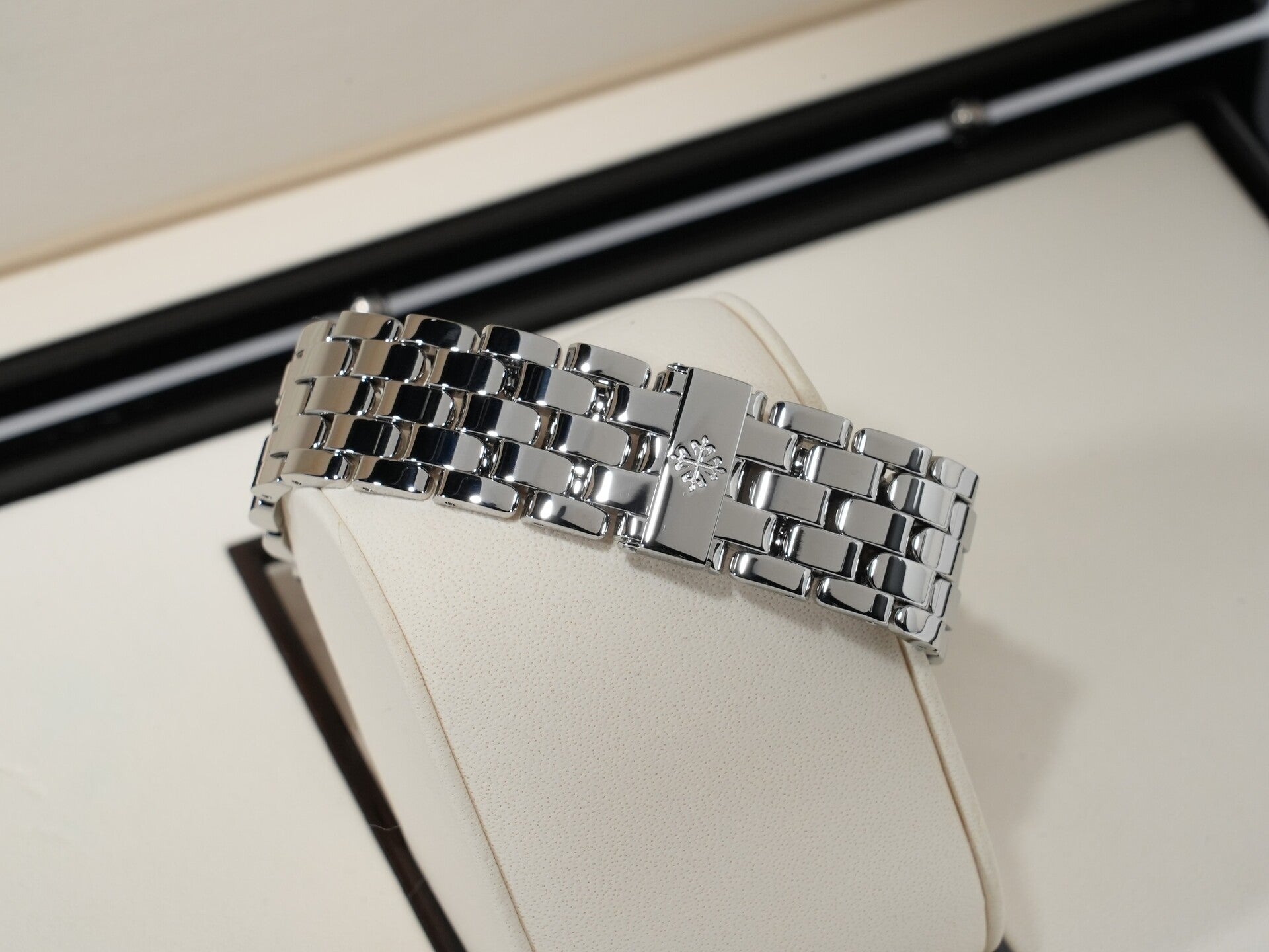 パテックフィリップ アニュアルカレンダー クロノグラフ TIFFANY＆CO. Ref.5960/1A-001 ステンレススチール シルバー文字盤 美品 a9ee7ywt