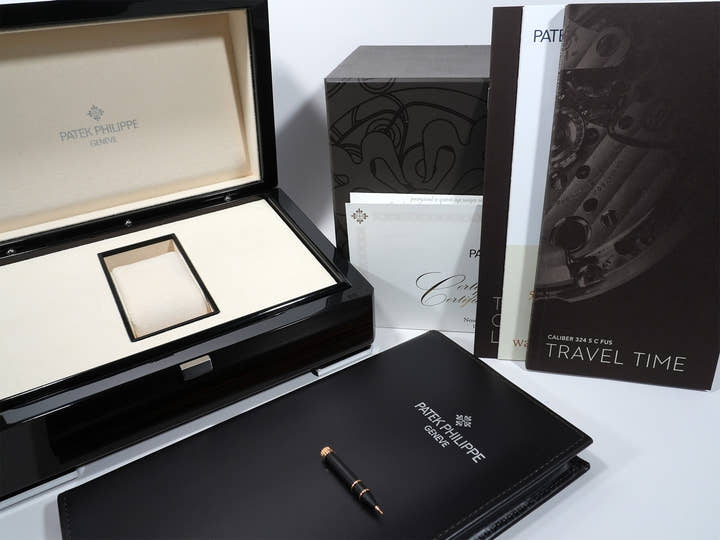 Patek Philippe Calatrava Pilot Travel Time Ref. 5524R-001 Rose Gold Brown Sunburst Dial, Unused.