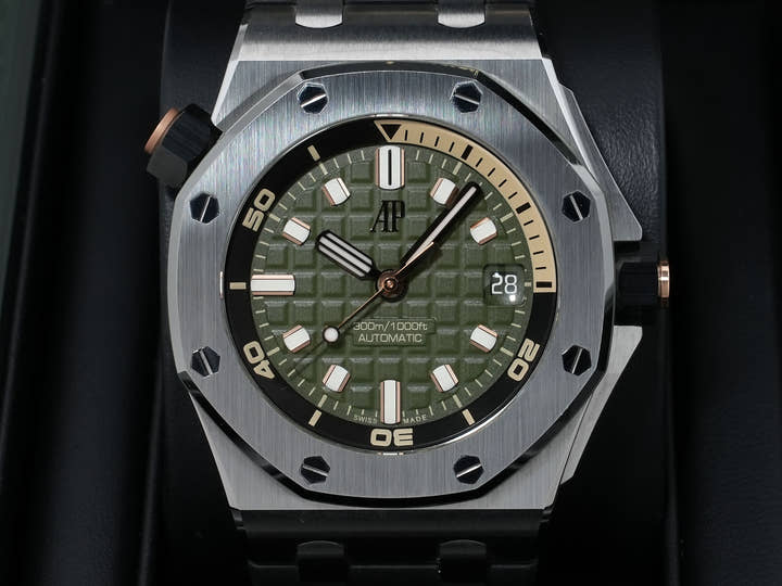Audemars Piguet Royal Oak Offshore Diver Ref. 15720ST.OO.A052CA.01 Stainless Steel Khaki Green Dial Pre-owned (Excellent Condition)  ndjz4qz8