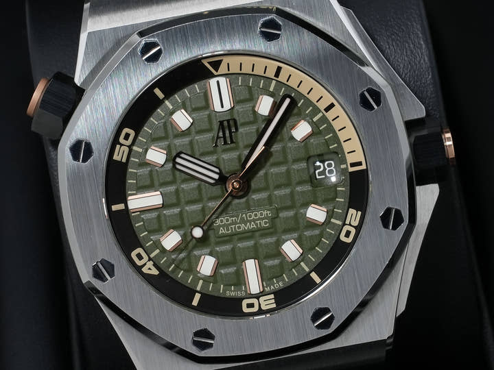 Audemars Piguet Royal Oak Offshore Diver Ref. 15720ST.OO.A052CA.01 Stainless Steel Khaki Green Dial Pre-owned (Excellent Condition)  ndjz4qz8