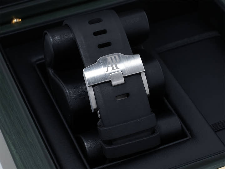 Audemars Piguet Royal Oak Offshore Diver Ref. 15720ST.OO.A052CA.01 Stainless Steel Khaki Green Dial Pre-owned (Excellent Condition)  ndjz4qz8