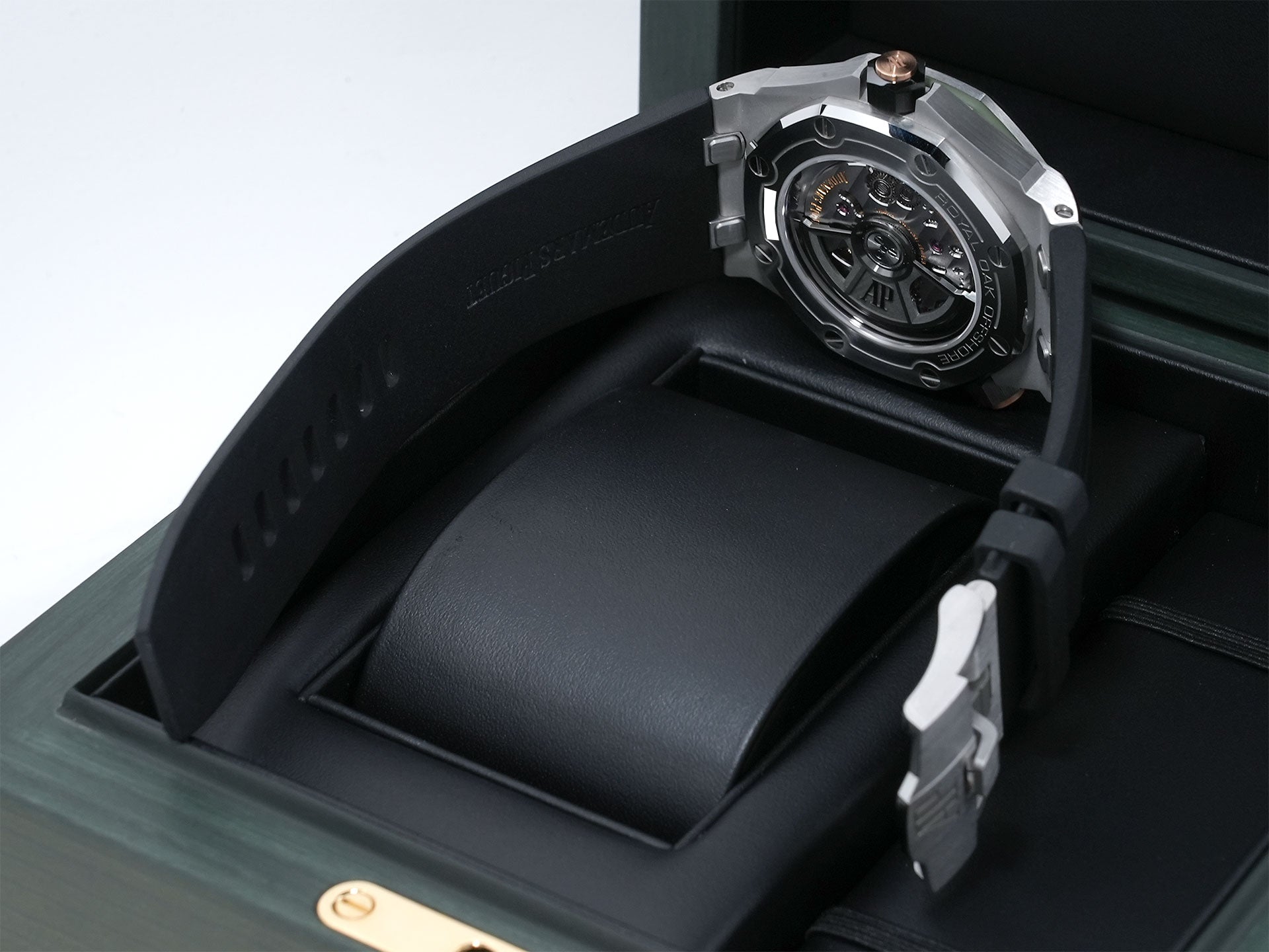 Audemars Piguet Royal Oak Offshore Diver Ref. 15720ST.OO.A052CA.01 Stainless Steel Khaki Green Dial Pre-owned (Excellent Condition)  ndjz4qz8