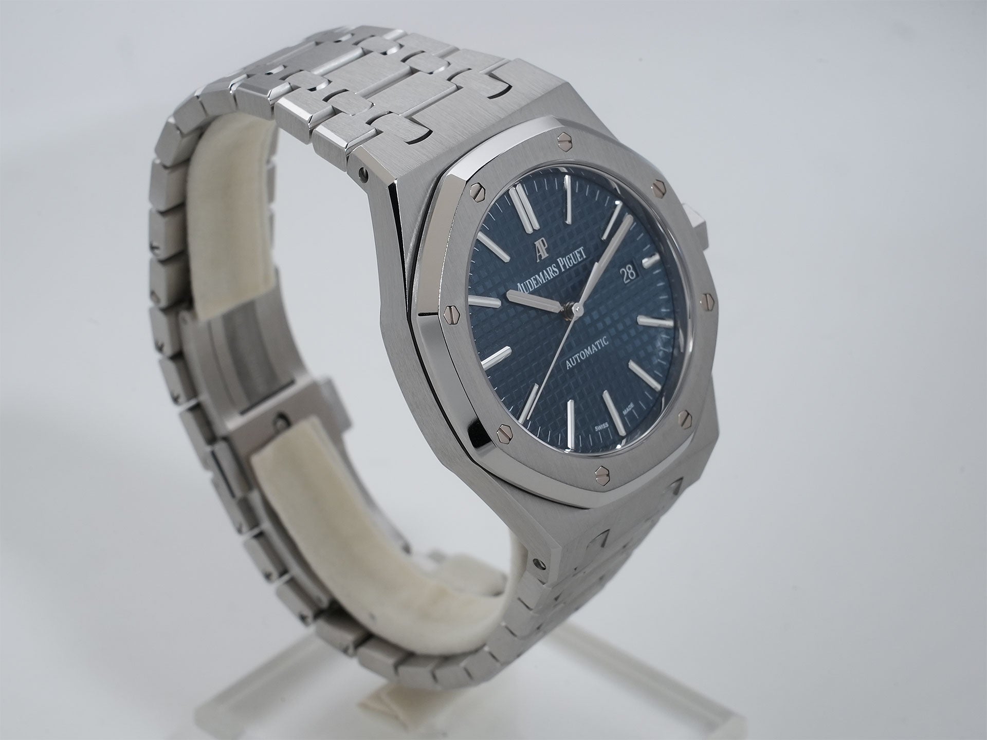 Audemars Piguet Royal Oak Ref. 15400ST.OO.1220ST.03 Stainless Steel Blue Dial, Pre-owned (Excellent Condition) qi8kqmg2