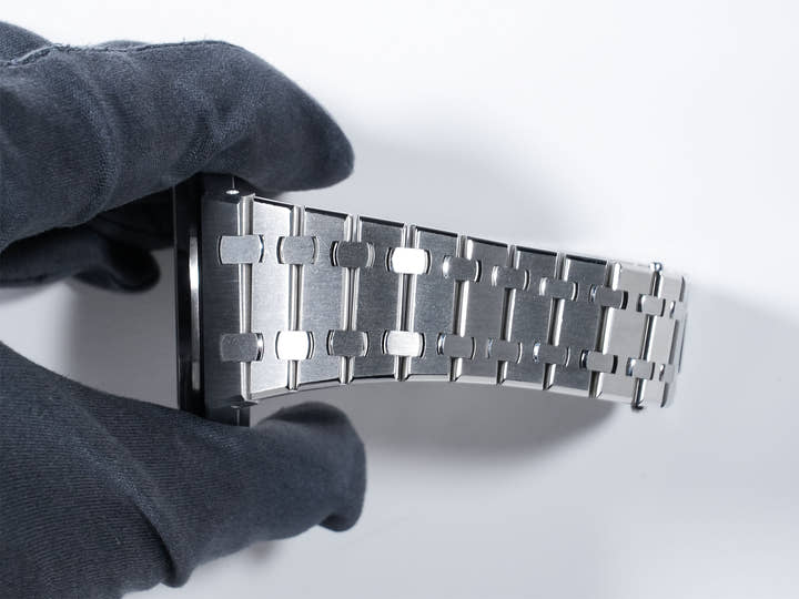 Audemars Piguet Royal Oak Ref. 15400ST.OO.1220ST.03 Stainless Steel Blue Dial, Pre-owned (Excellent Condition) qi8kqmg2