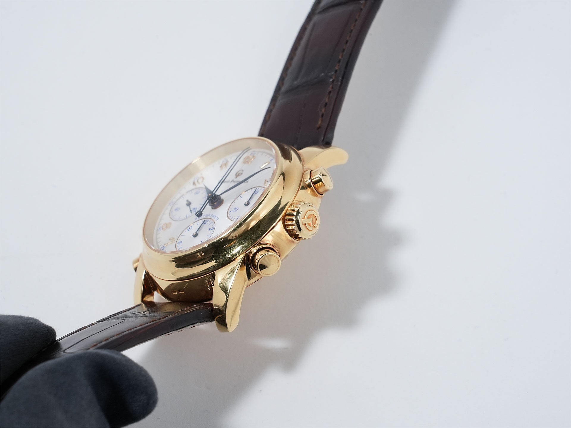 ジラールペルゴ クロノグラフ ラトラパンテ Ref.90100 18Kイエローゴールド シルバー文字盤 中古 7mvmj58y