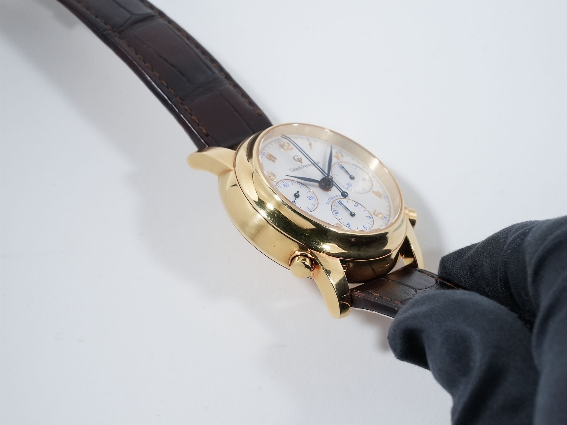 ジラールペルゴ クロノグラフ ラトラパンテ Ref.90100 18Kイエローゴールド シルバー文字盤 中古 7mvmj58y